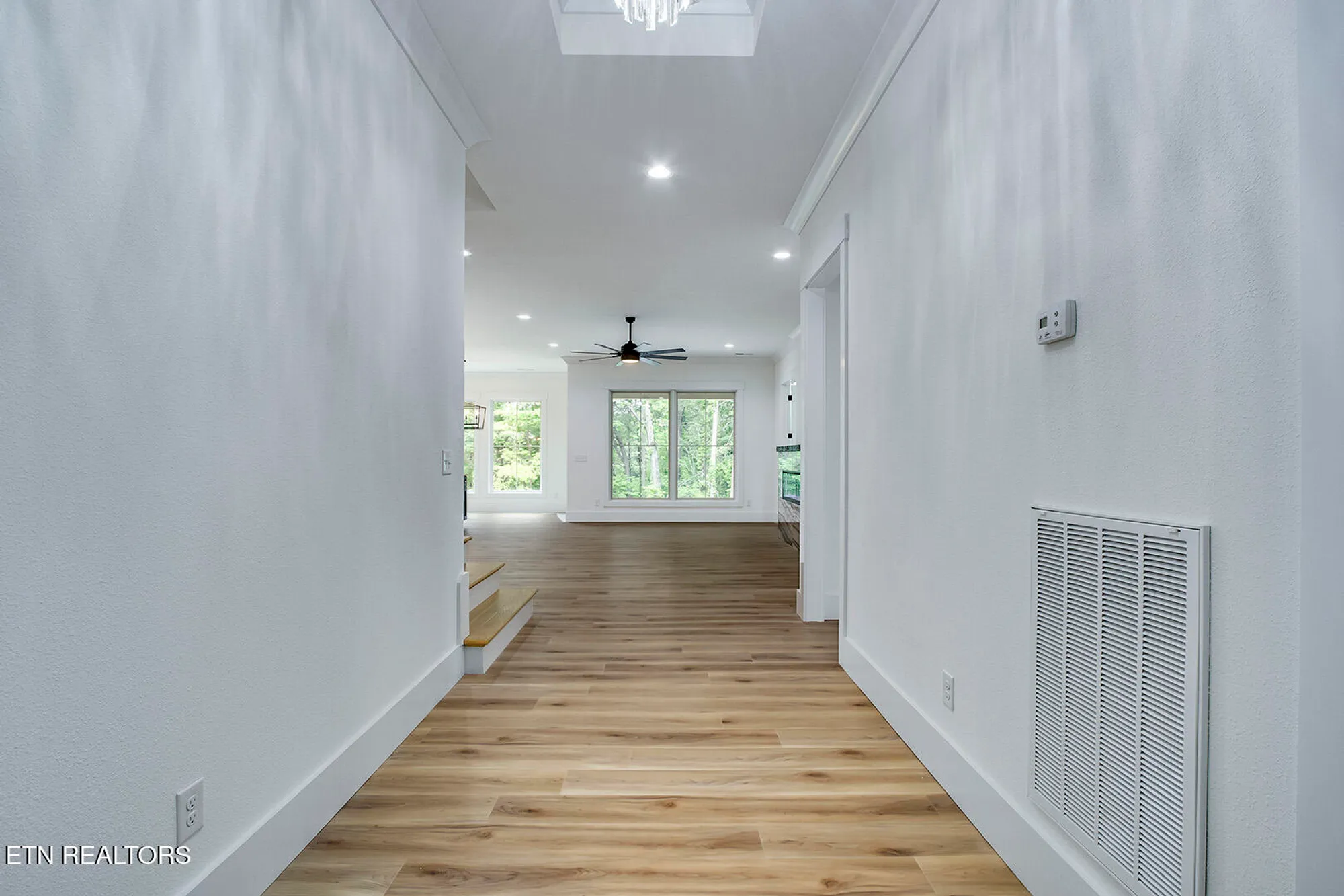 Property Slideshow image 3 of 41 | 306 uhdali pl, Loudon, TN, 37774