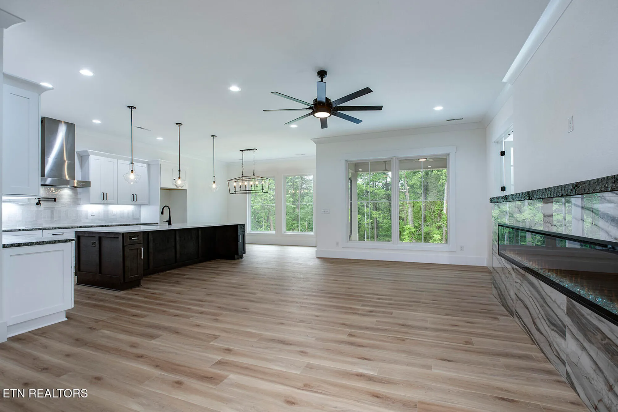 Property Slideshow image 4 of 41 | 306 uhdali pl, Loudon, TN, 37774