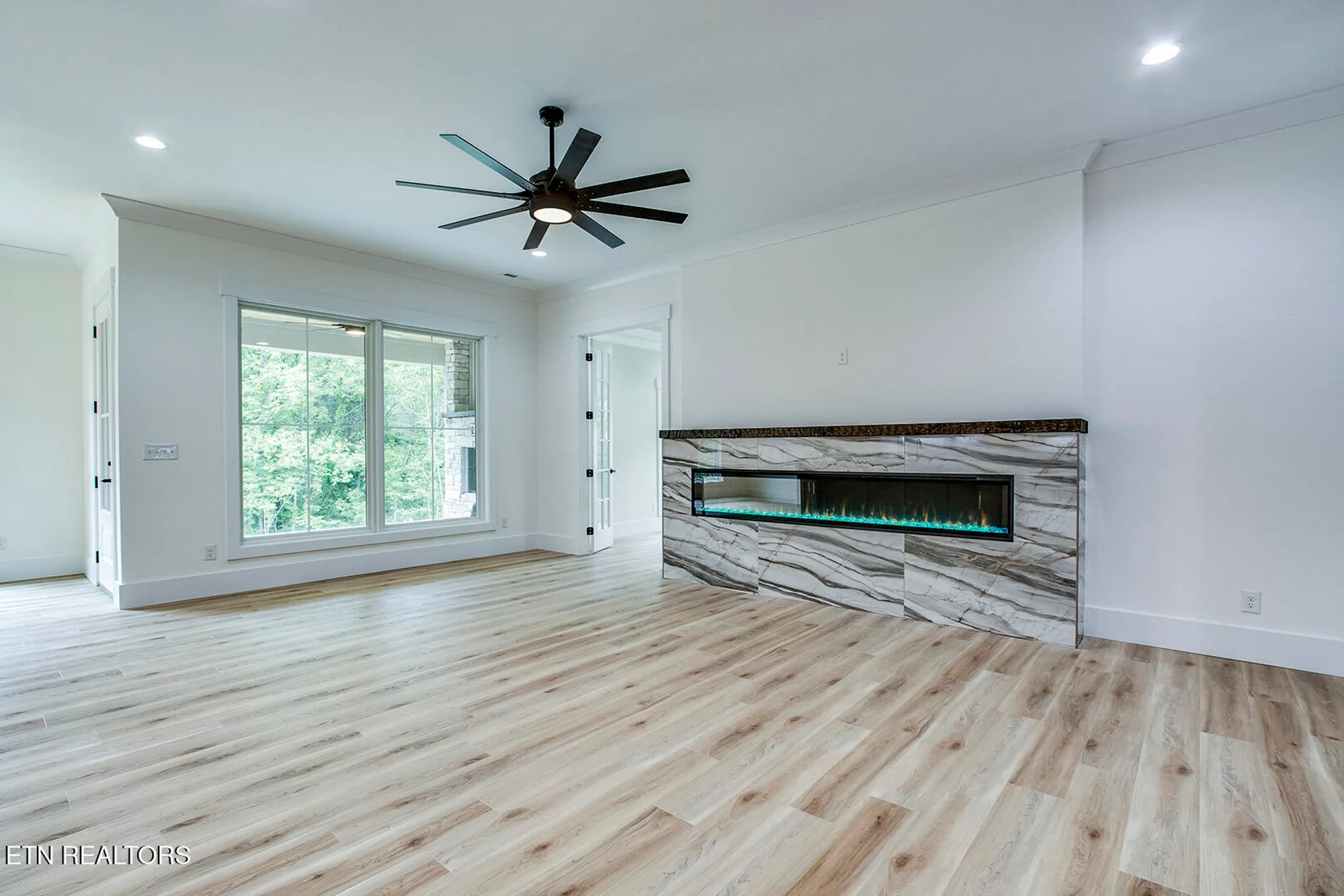 Property Slideshow image 5 of 41 | 306 uhdali pl, Loudon, TN, 37774