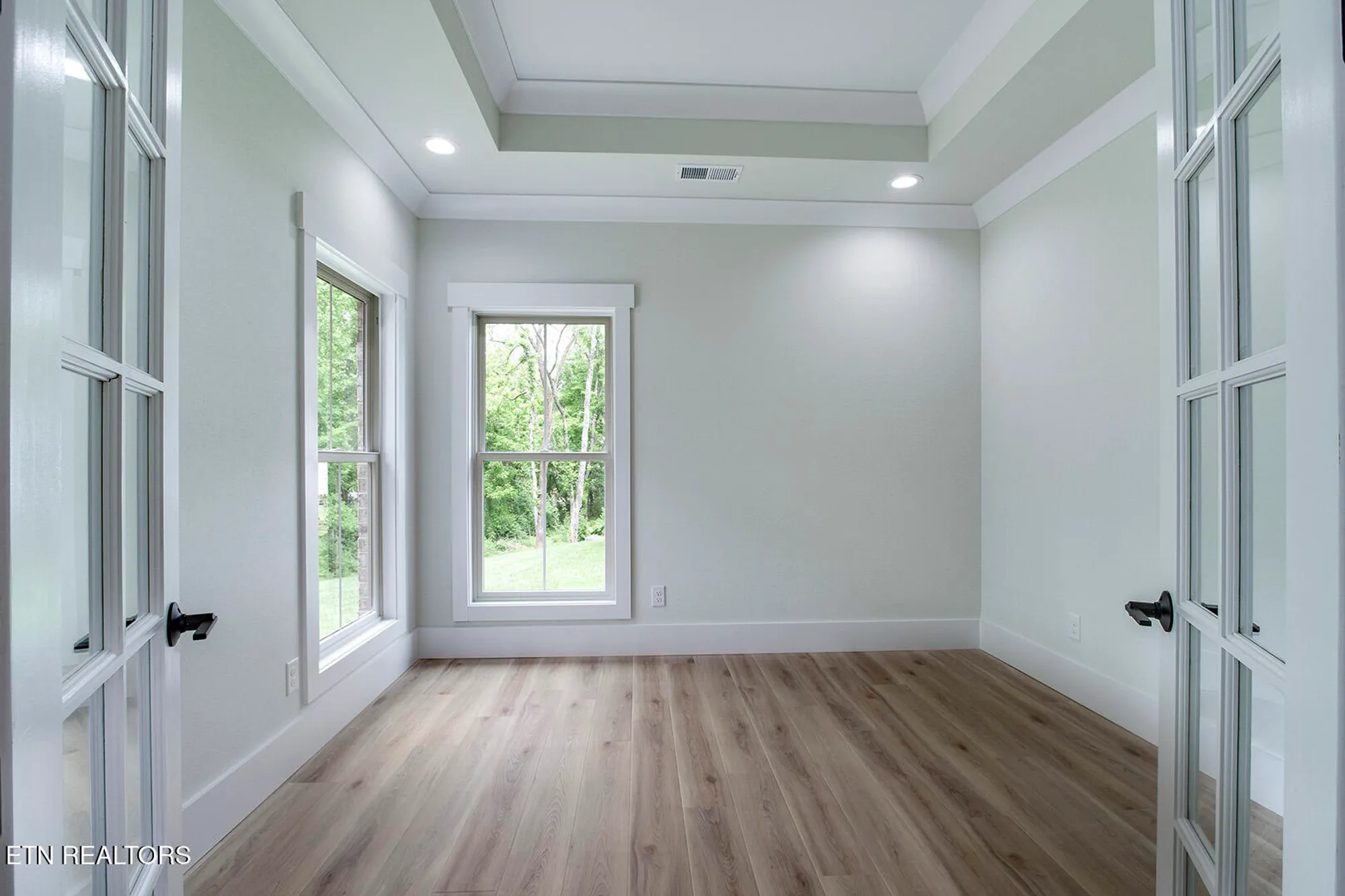 Property Slideshow image 7 of 41 | 306 uhdali pl, Loudon, TN, 37774