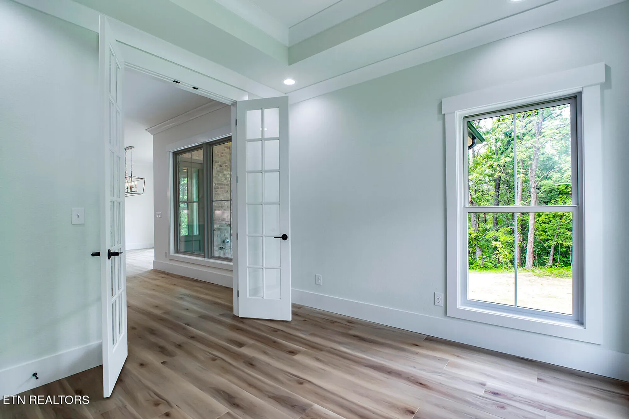 Property Slideshow image 8 of 41 | 306 uhdali pl, Loudon, TN, 37774