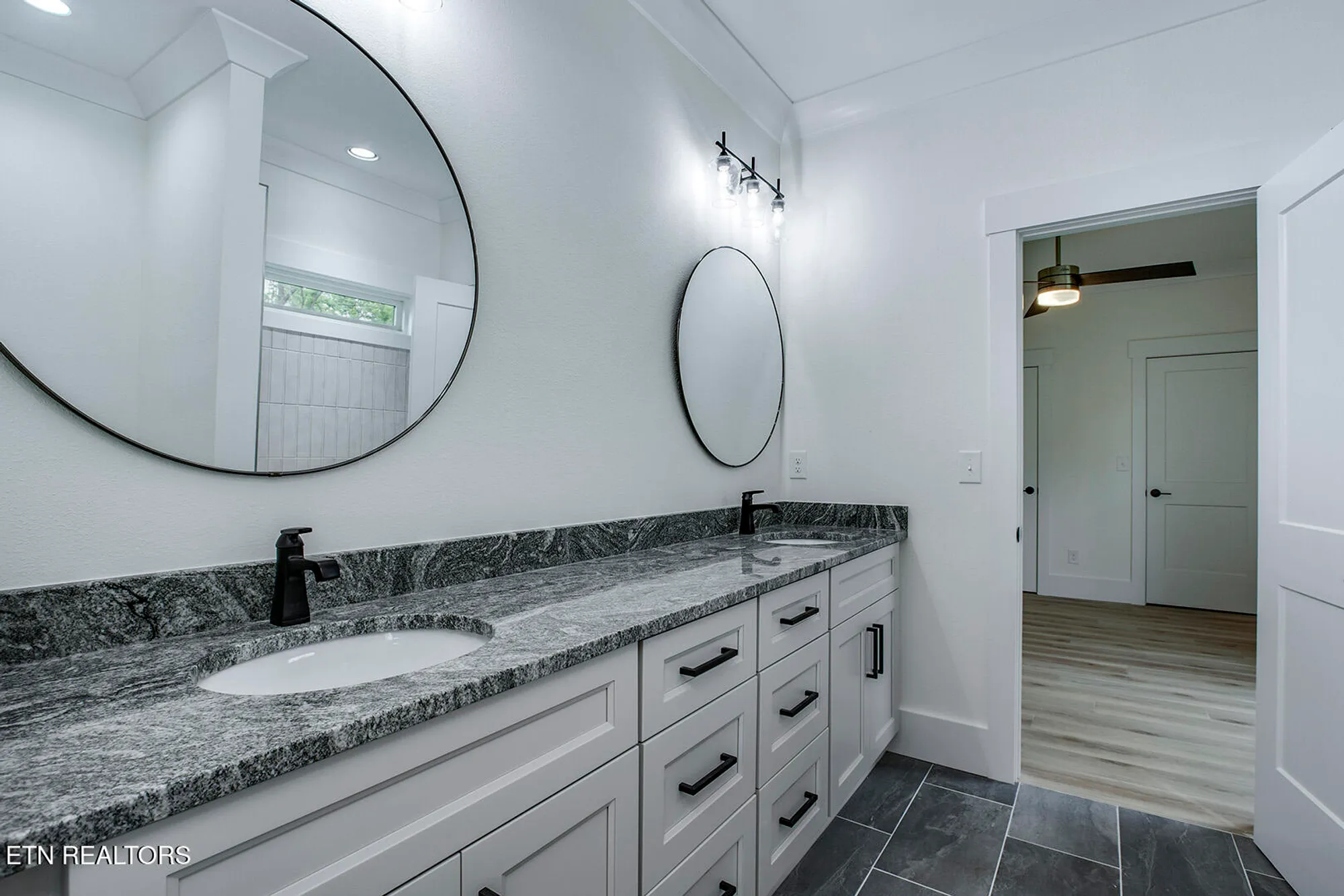 Property Slideshow image 30 of 41 | 306 uhdali pl, Loudon, TN, 37774