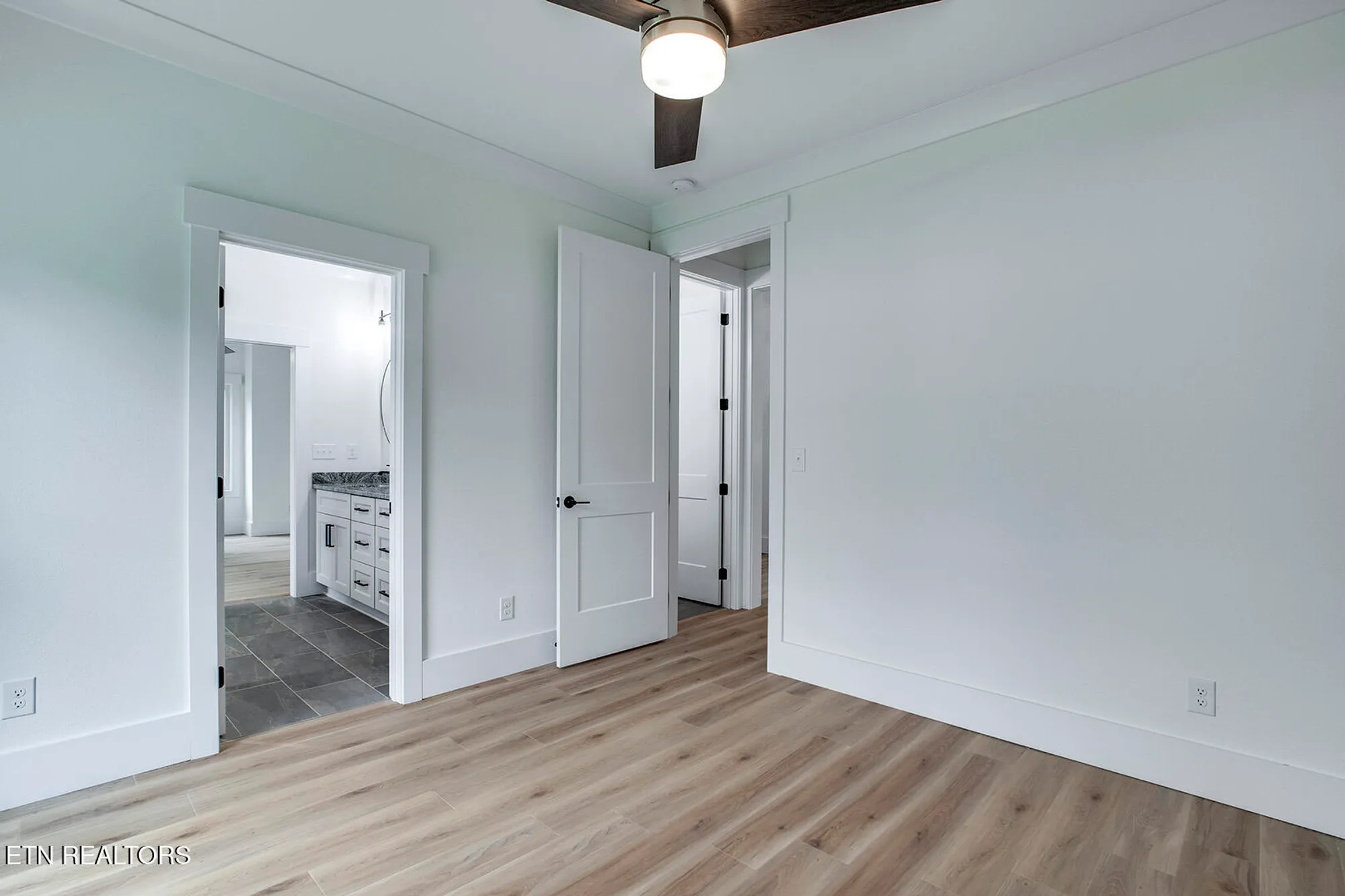 Property Slideshow image 33 of 41 | 306 uhdali pl, Loudon, TN, 37774