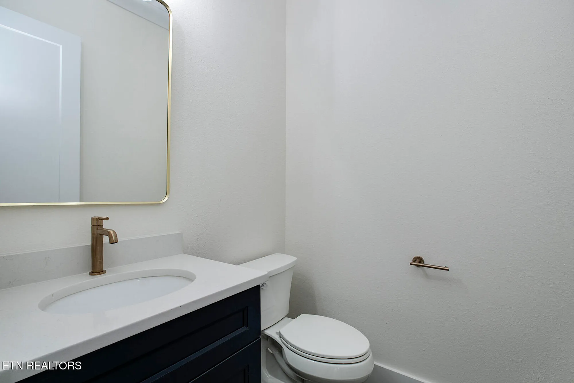 Property Slideshow image 34 of 41 | 306 uhdali pl, Loudon, TN, 37774