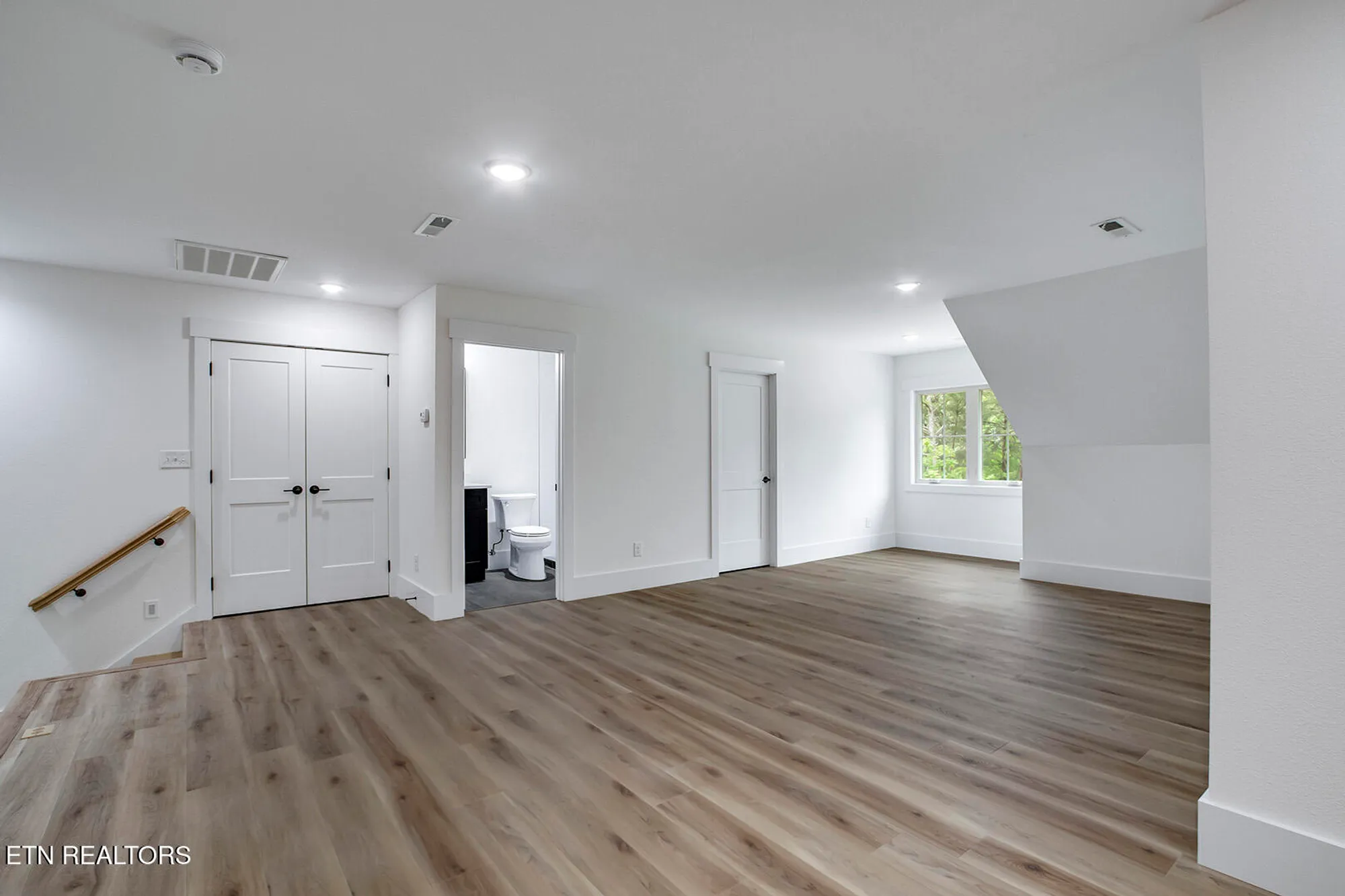 Property Slideshow image 37 of 41 | 306 uhdali pl, Loudon, TN, 37774