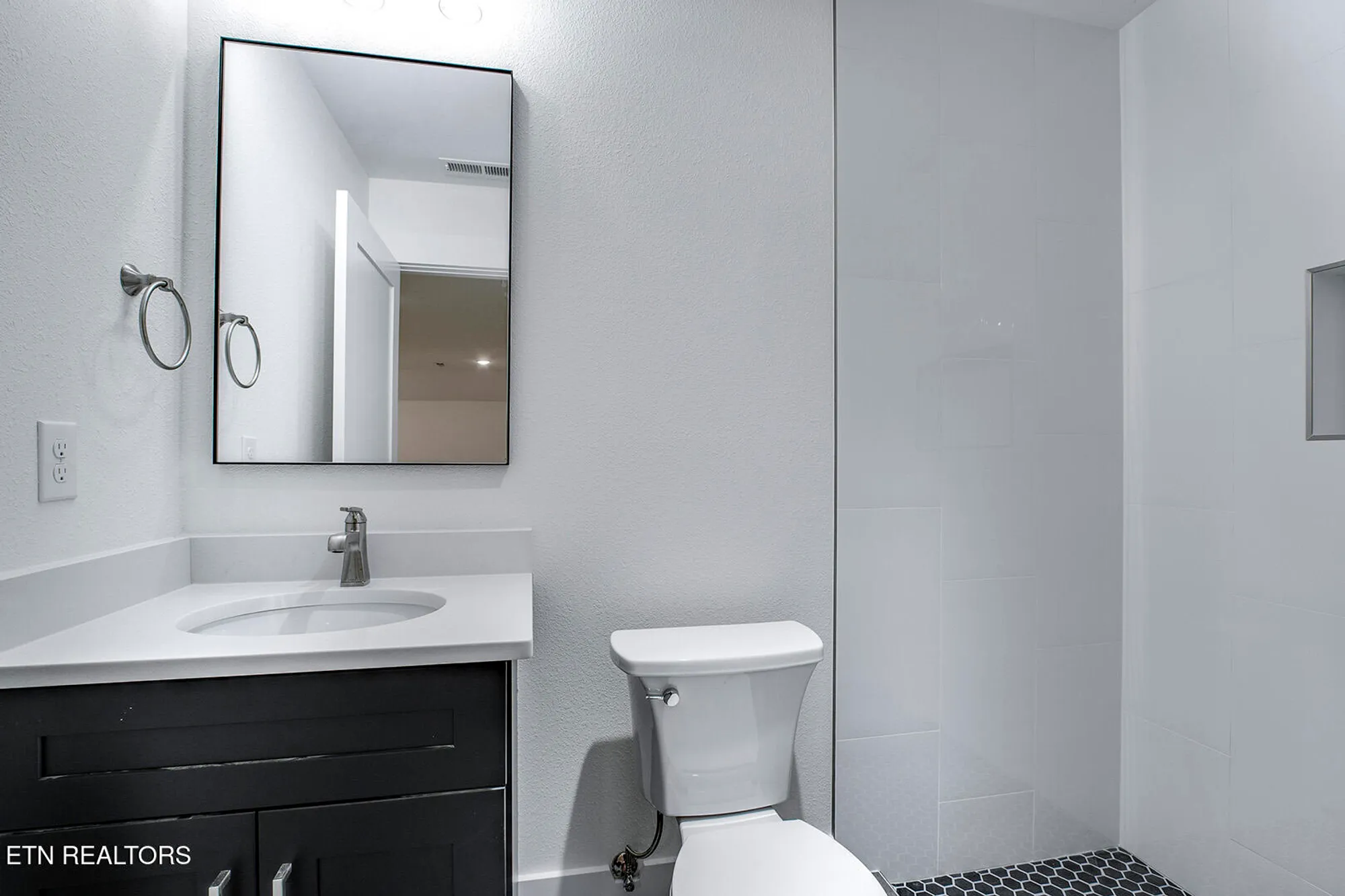 Property Slideshow image 38 of 41 | 306 uhdali pl, Loudon, TN, 37774