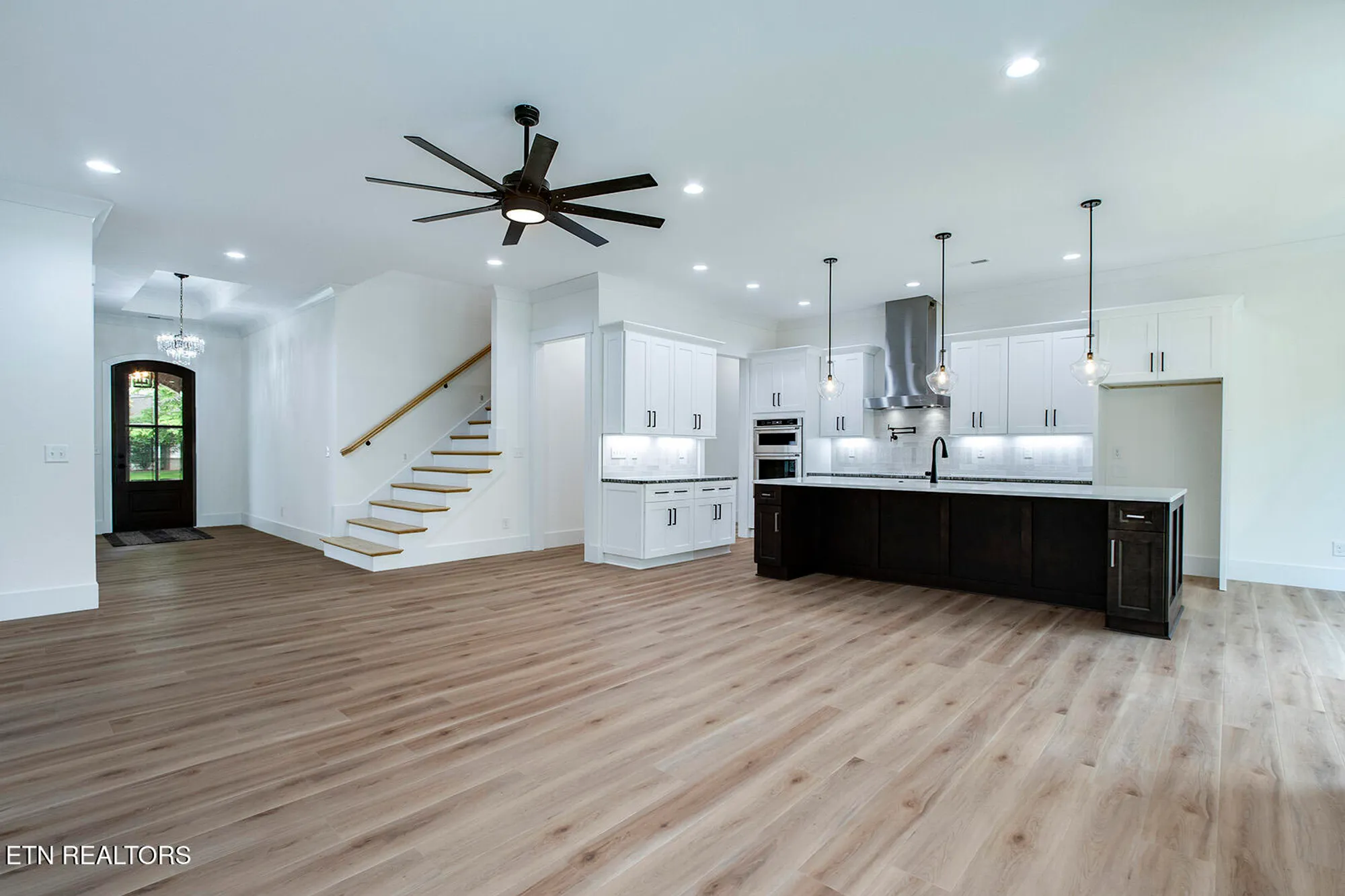 Property Slideshow image 9 of 41 | 306 uhdali pl, Loudon, TN, 37774