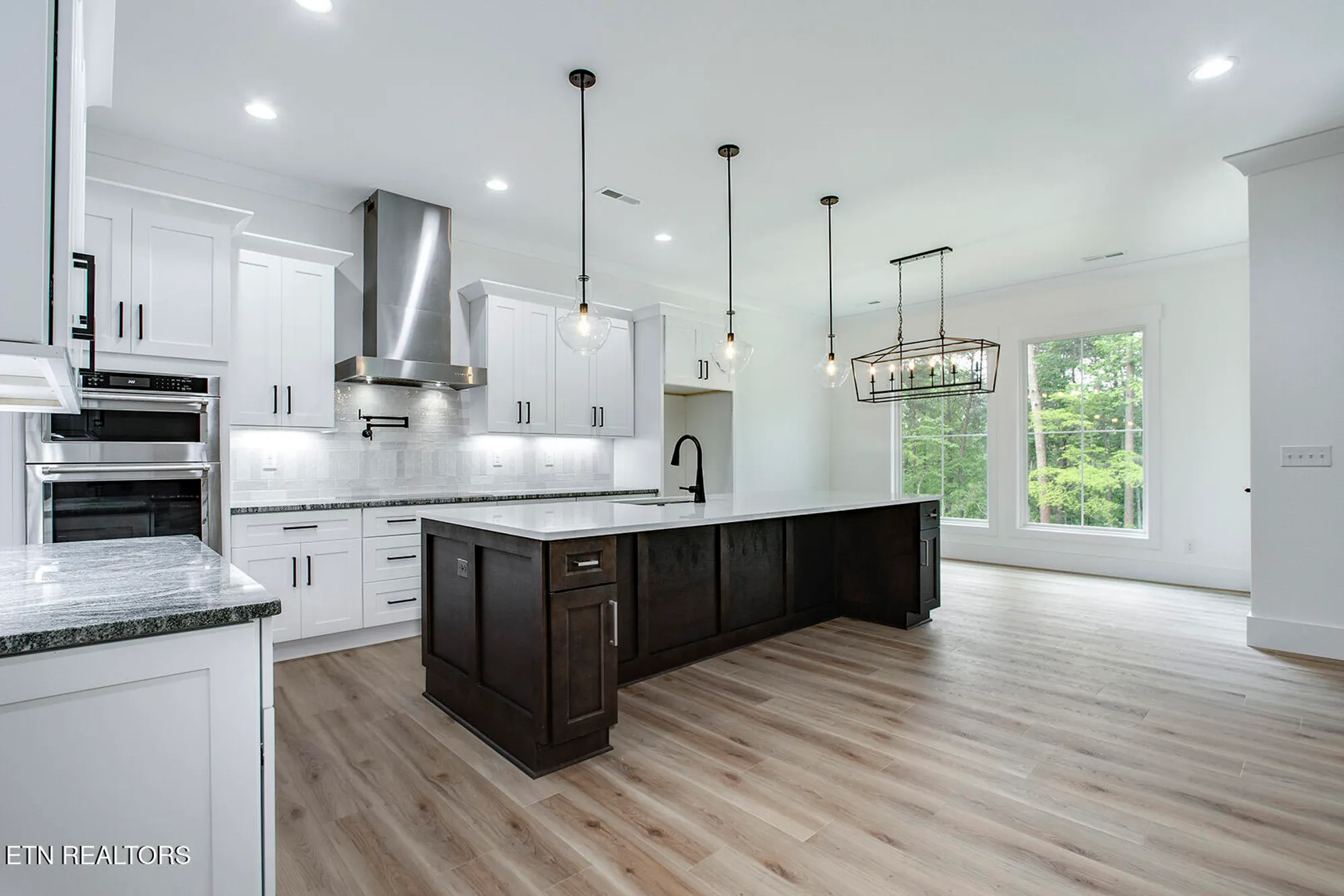 Property Slideshow image 10 of 41 | 306 uhdali pl, Loudon, TN, 37774