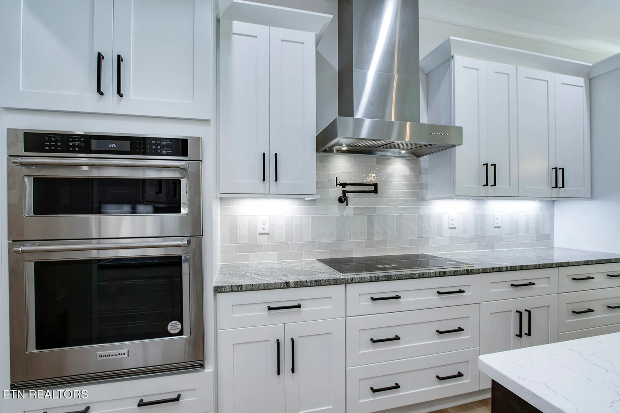 Property Slideshow image 11 of 41 | 306 uhdali pl, Loudon, TN, 37774