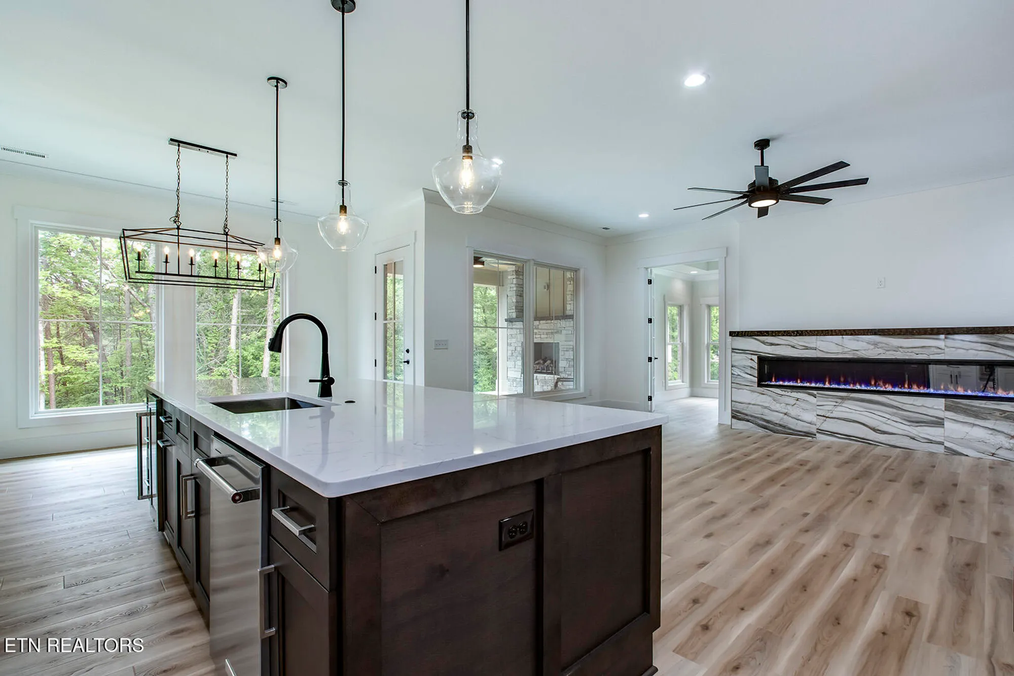 Property Slideshow image 12 of 41 | 306 uhdali pl, Loudon, TN, 37774