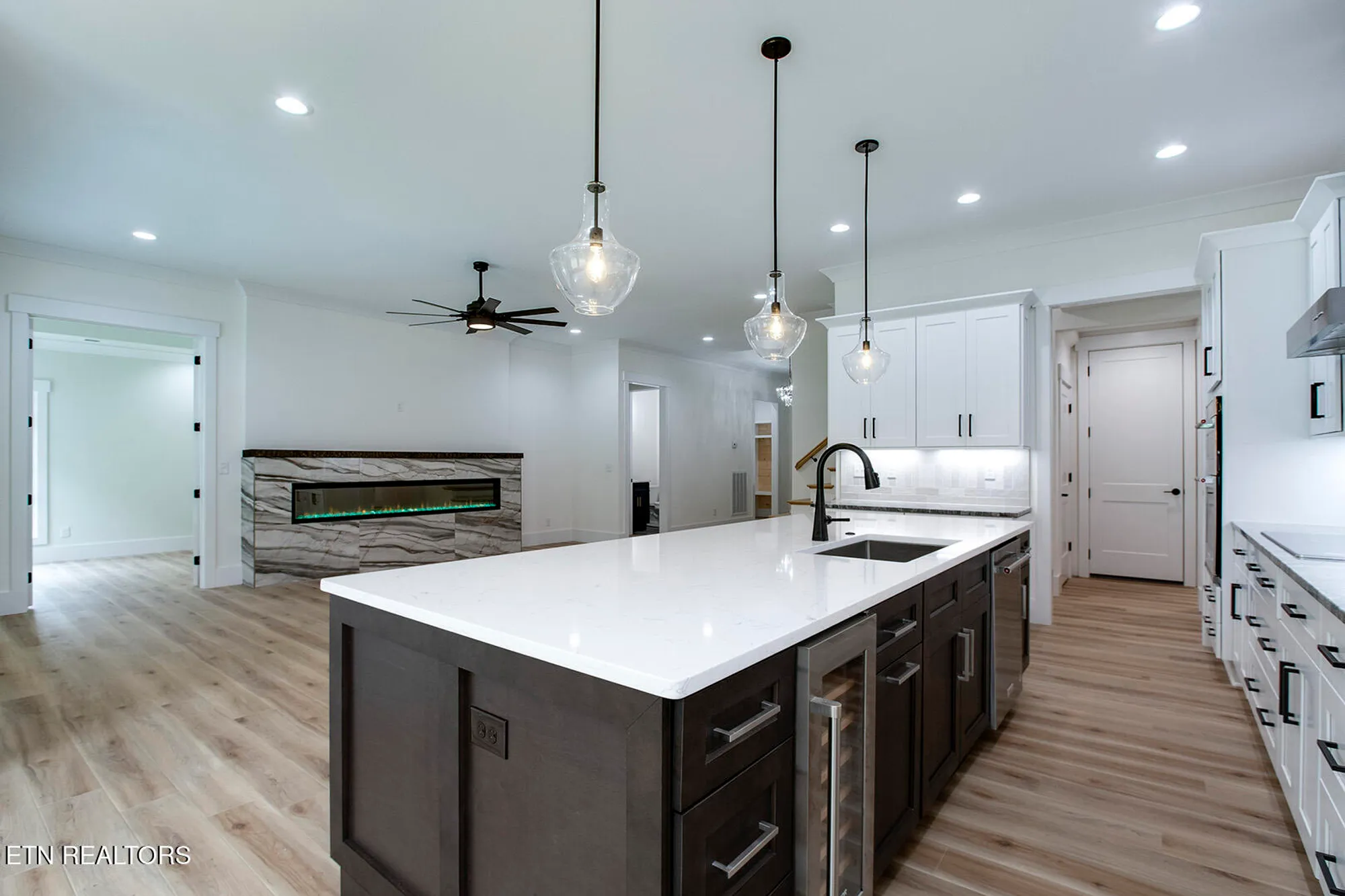 Property Slideshow image 14 of 41 | 306 uhdali pl, Loudon, TN, 37774