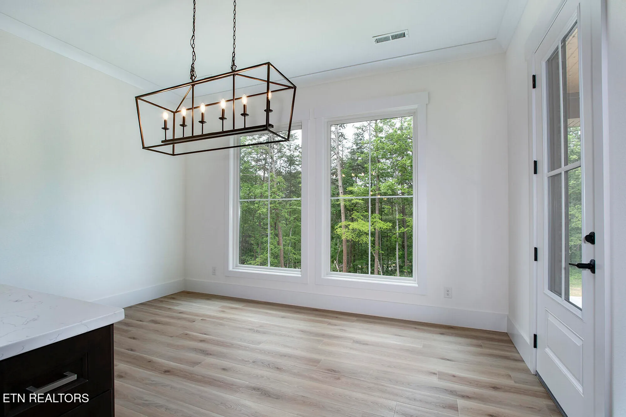 Property Slideshow image 15 of 41 | 306 uhdali pl, Loudon, TN, 37774