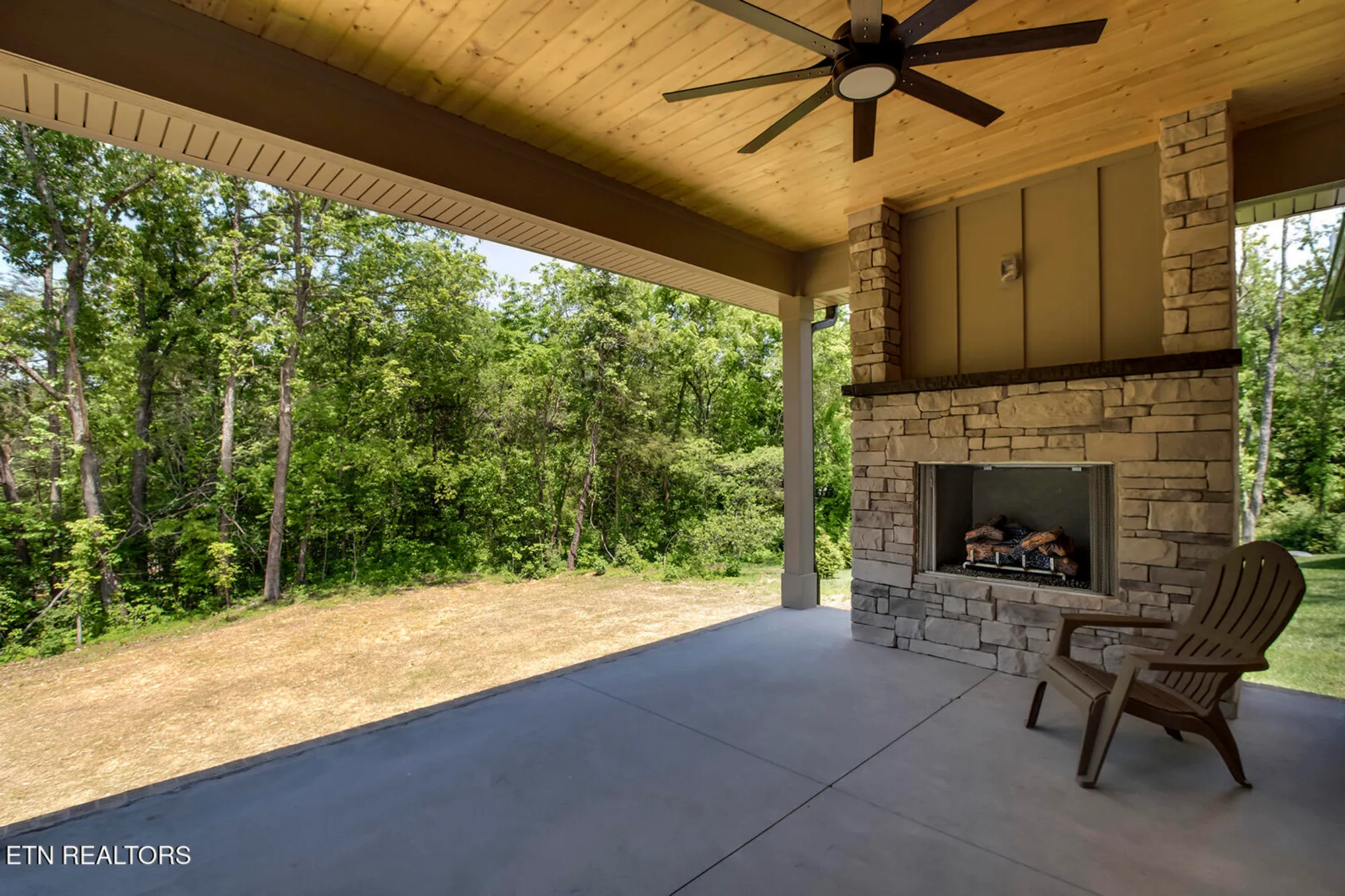 Property Slideshow image 17 of 41 | 306 uhdali pl, Loudon, TN, 37774