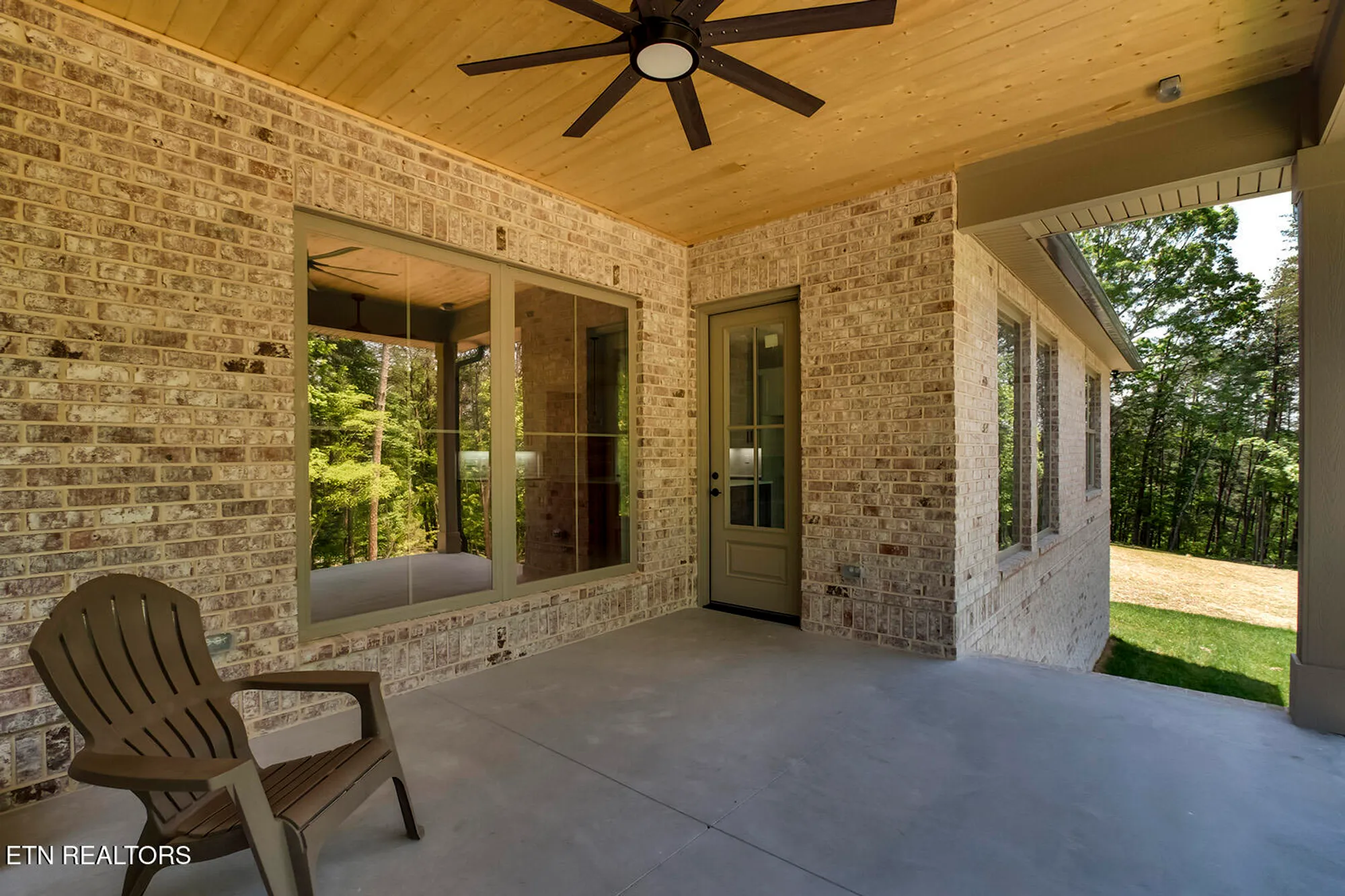 Property Slideshow image 18 of 41 | 306 uhdali pl, Loudon, TN, 37774