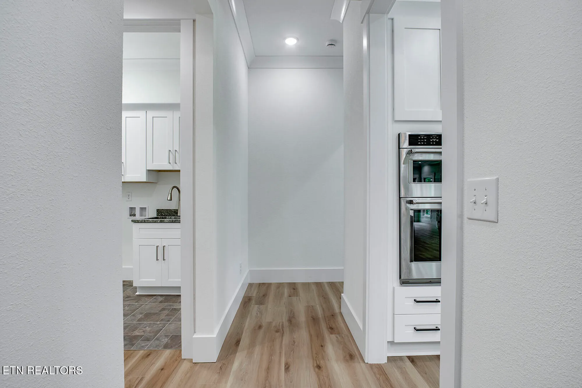 Property Slideshow image 20 of 41 | 306 uhdali pl, Loudon, TN, 37774