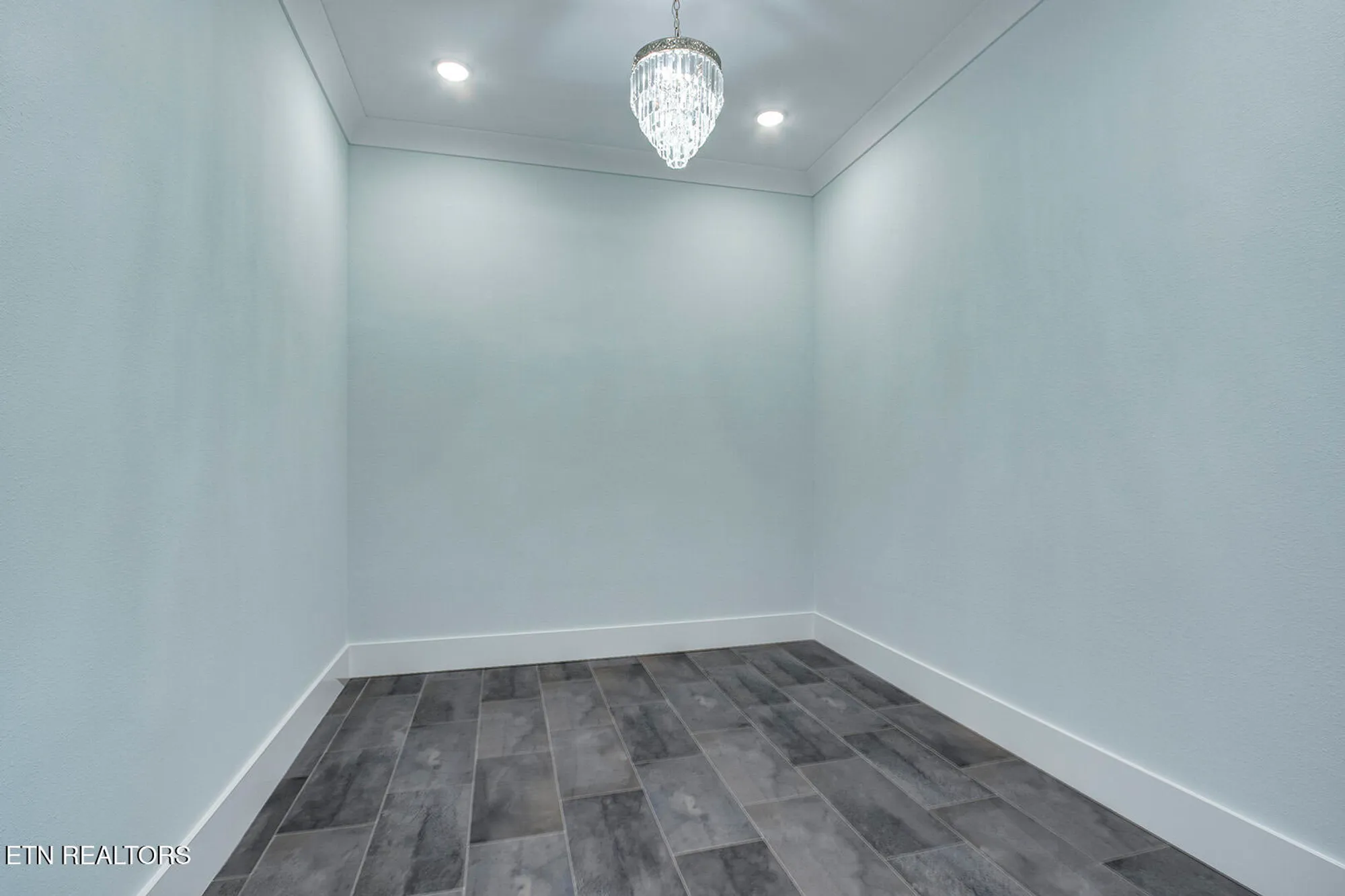 Property Slideshow image 23 of 41 | 306 uhdali pl, Loudon, TN, 37774