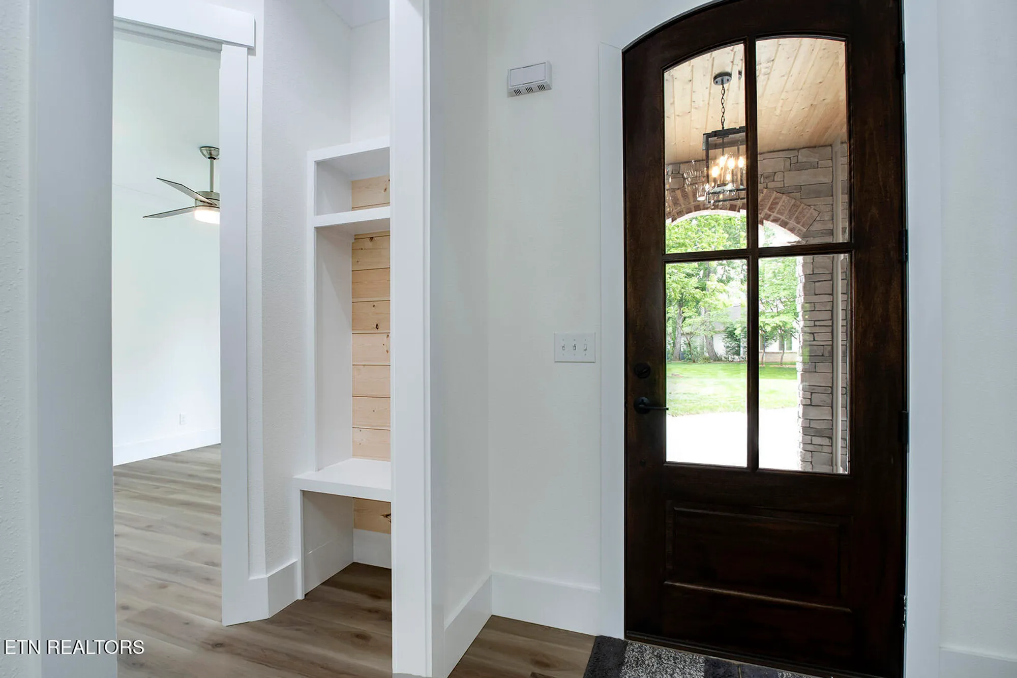 Property Slideshow image 27 of 41 | 306 uhdali pl, Loudon, TN, 37774