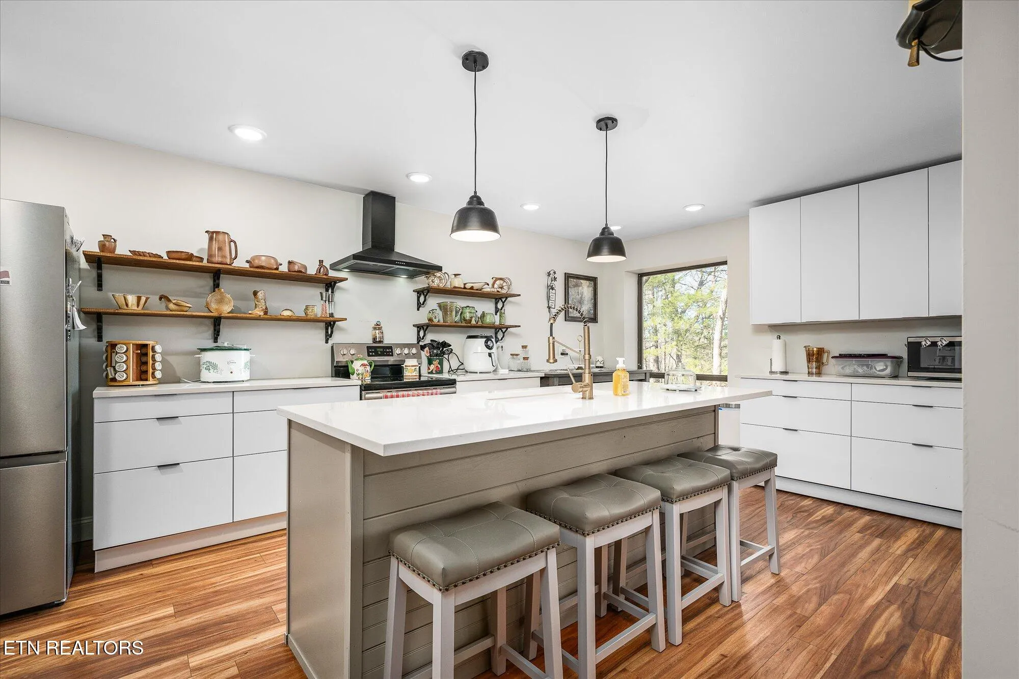 Property Slideshow image 14 of 34 | 131 lakeshire dr, Crossville, TN, 38558