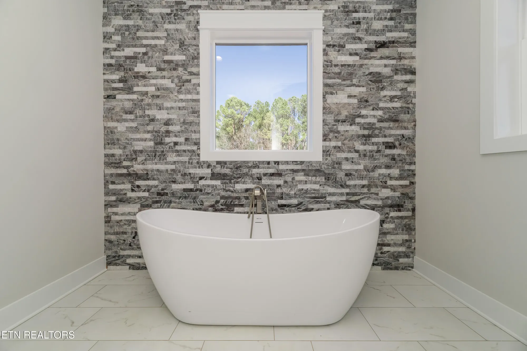 Property Slideshow image 32 of 55 | 405 awohili trce, Loudon, TN, 37774