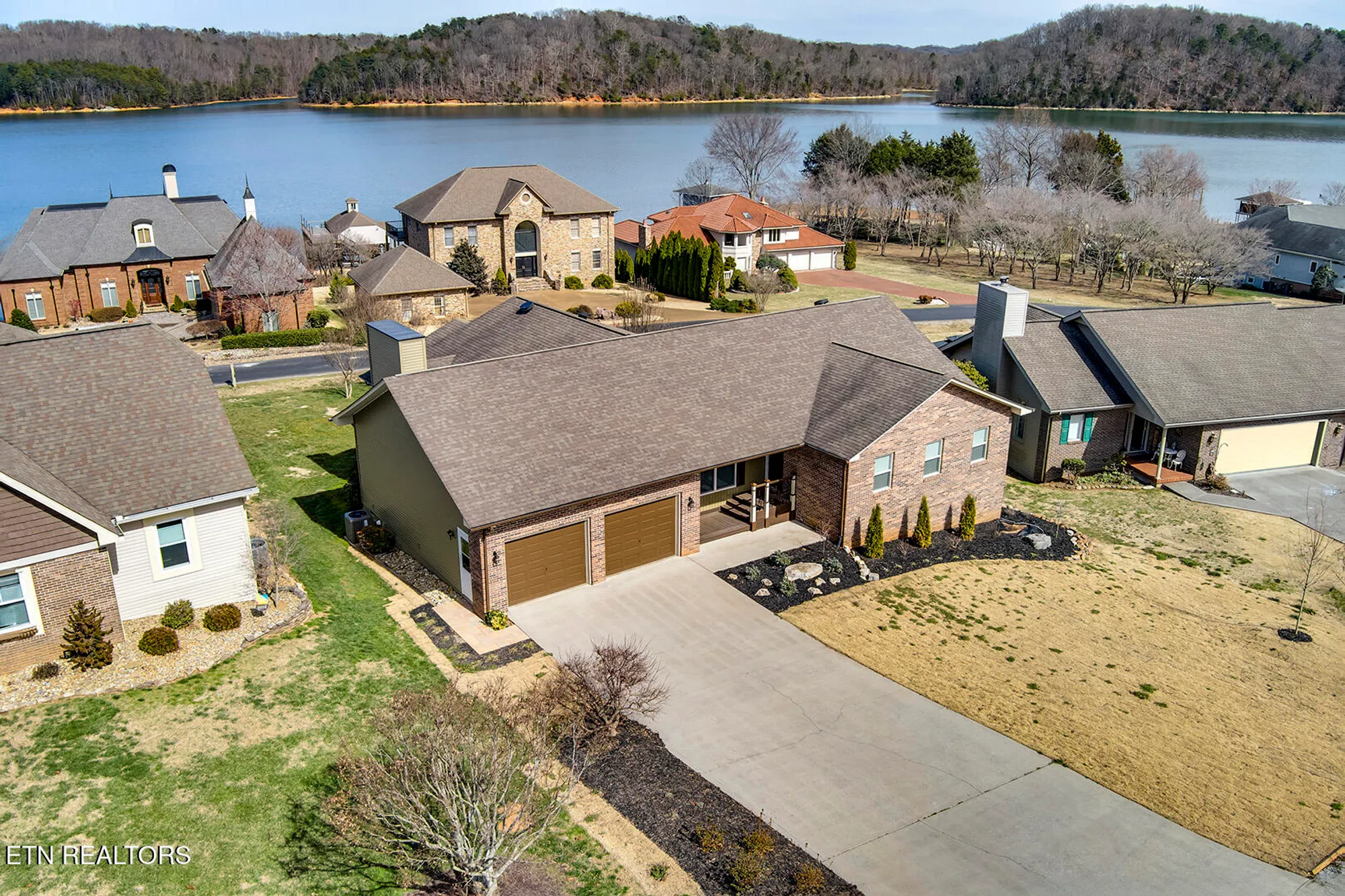 Property Slideshow image 2 of 49 | 309 chuniloti cir, Loudon, TN, 37774