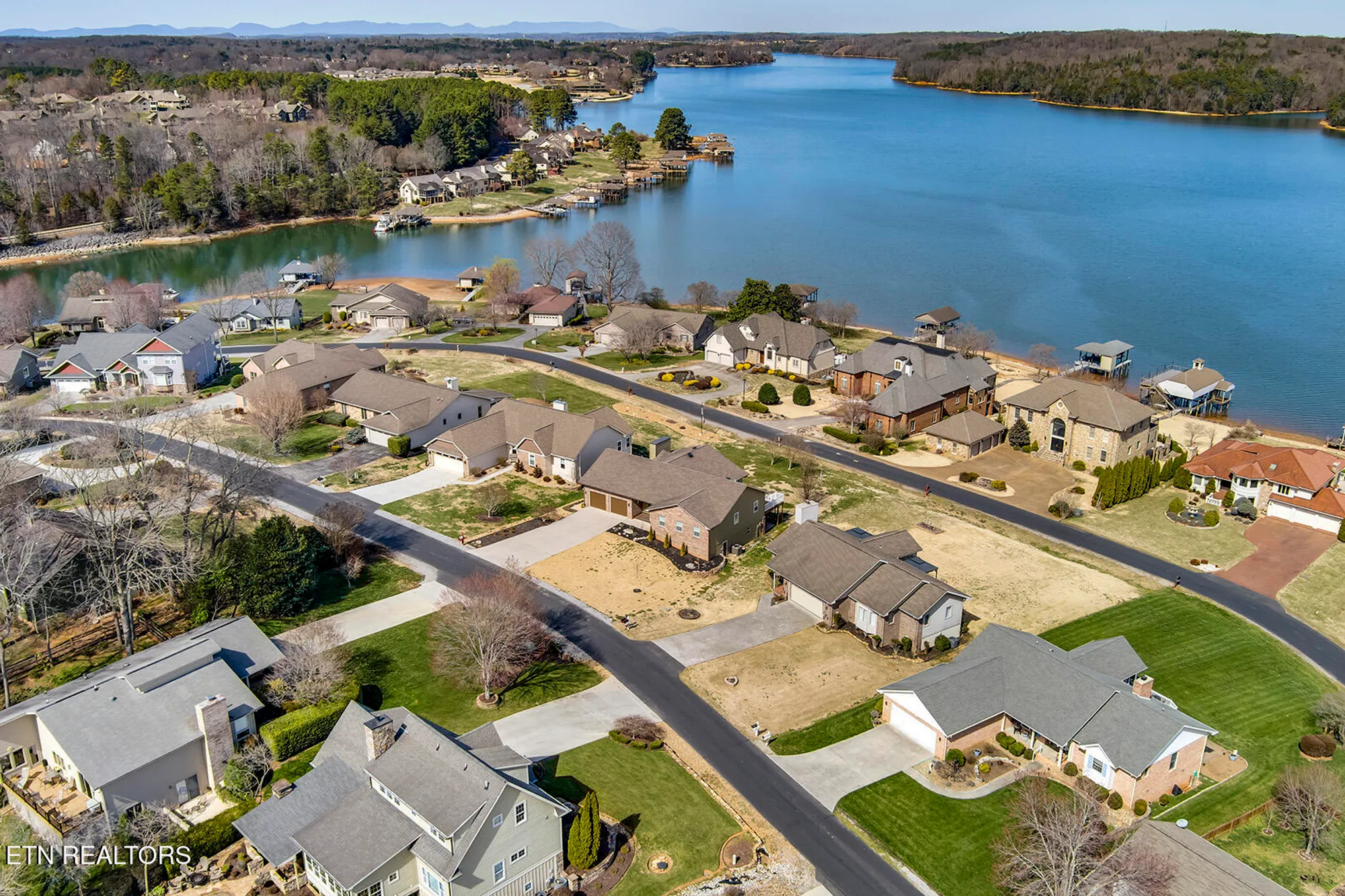 Property Slideshow image 7 of 49 | 309 chuniloti cir, Loudon, TN, 37774