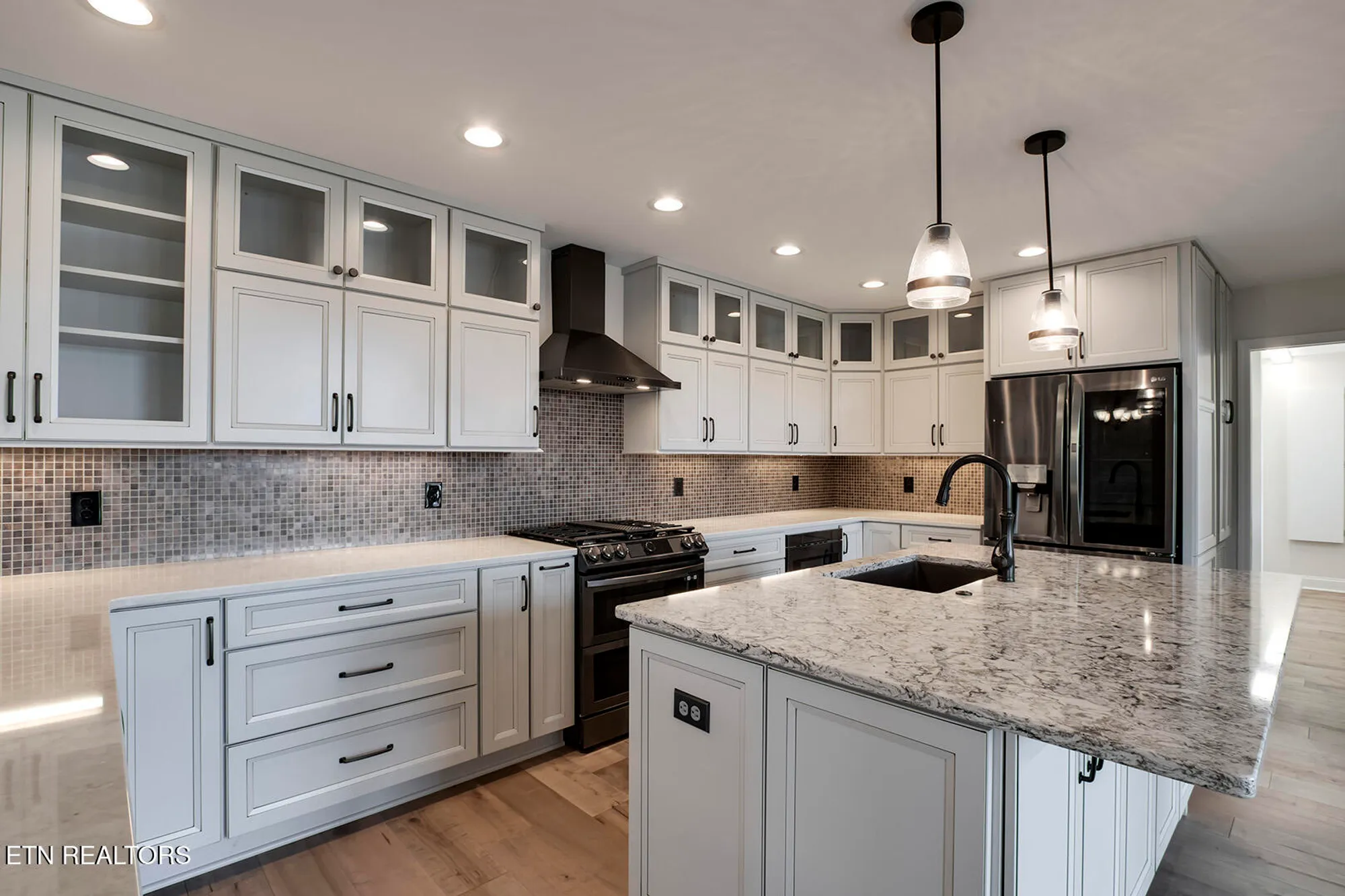 Property Slideshow image 17 of 49 | 309 chuniloti cir, Loudon, TN, 37774