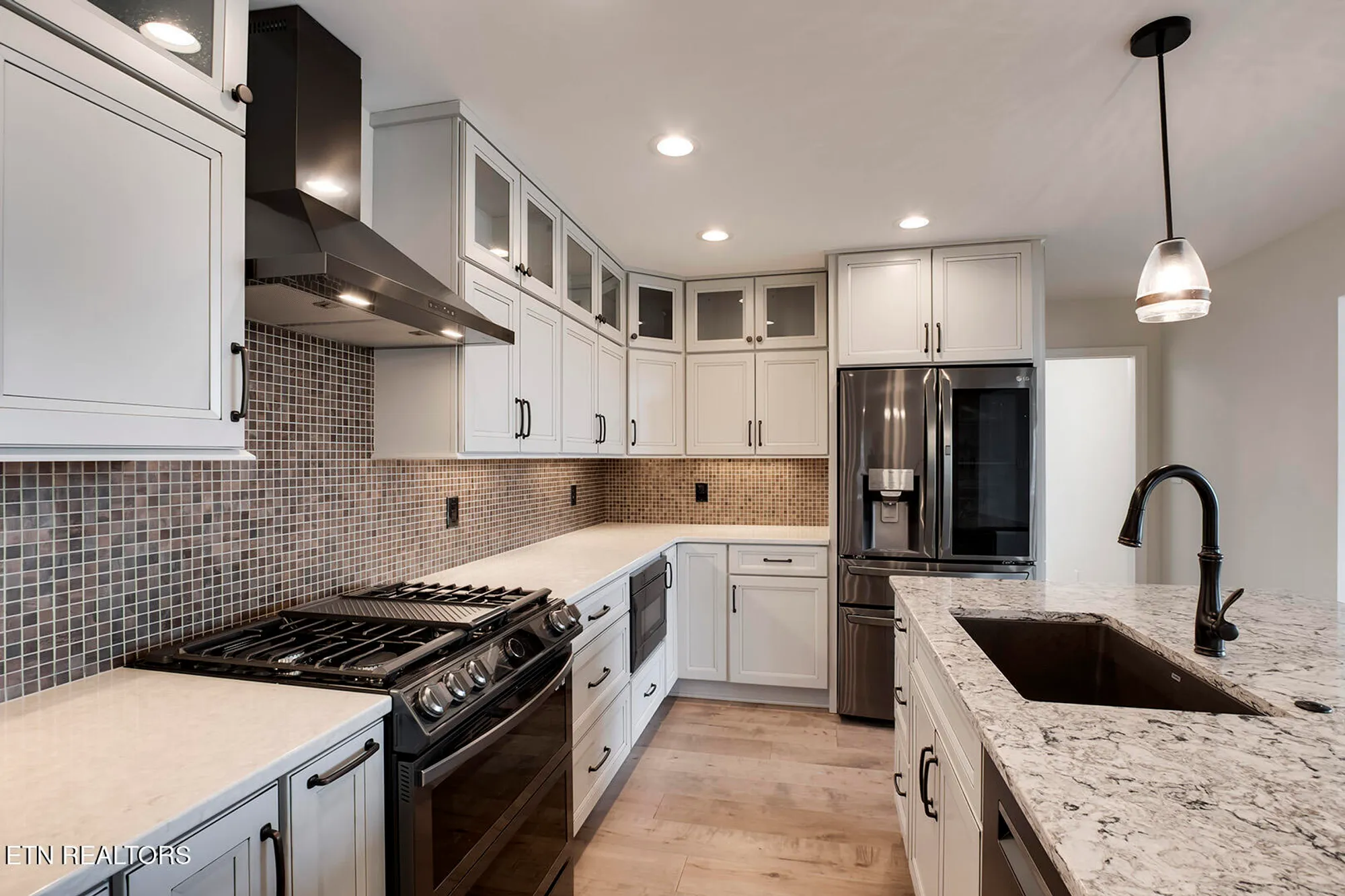 Property Slideshow image 18 of 49 | 309 chuniloti cir, Loudon, TN, 37774