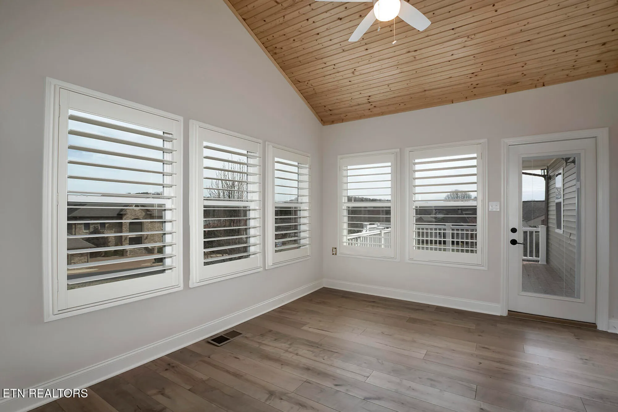 Property Slideshow image 27 of 49 | 309 chuniloti cir, Loudon, TN, 37774