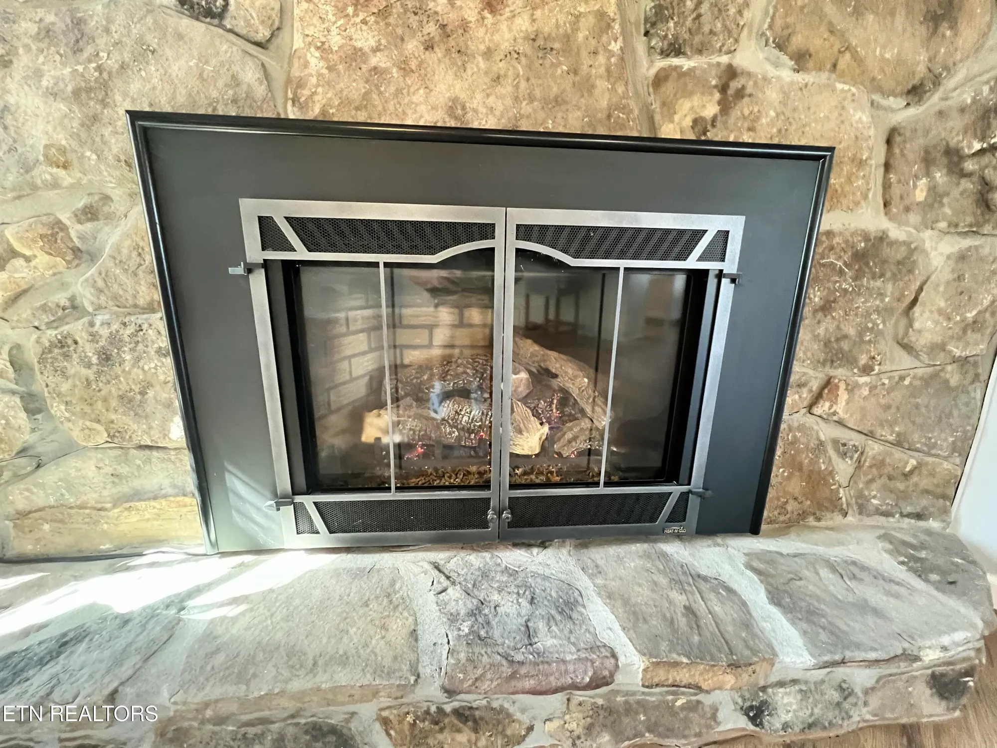 Property Slideshow image 18 of 43 | 124 canterbury dr, Crossville, TN, 38558