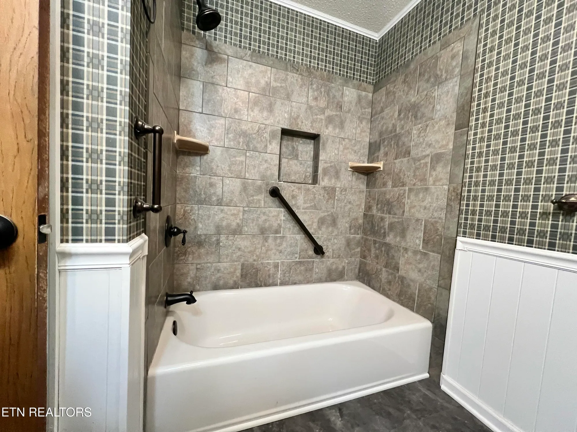 Property Slideshow image 33 of 43 | 124 canterbury dr, Crossville, TN, 38558