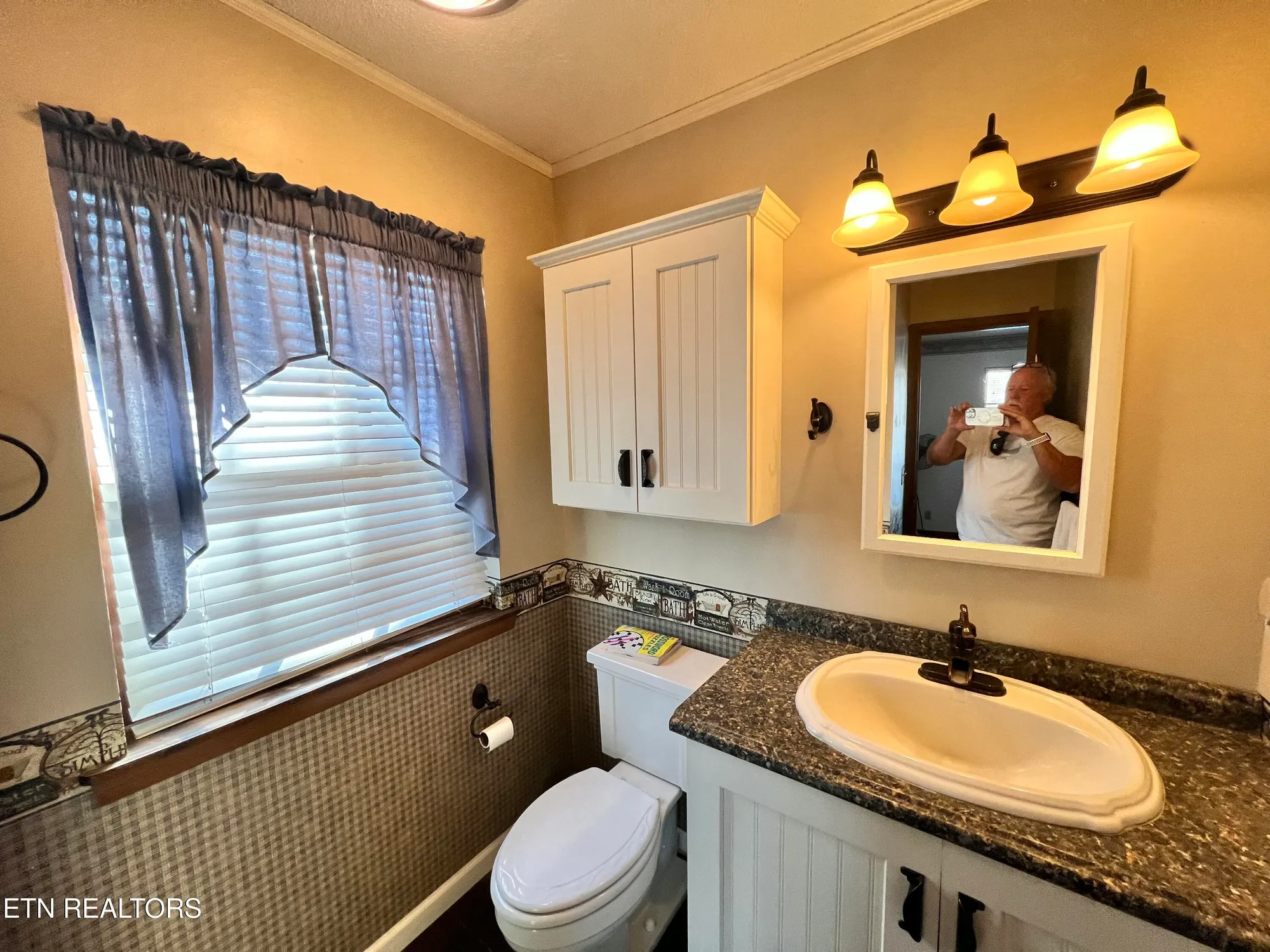 Property Slideshow image 27 of 43 | 124 canterbury dr, Crossville, TN, 38558