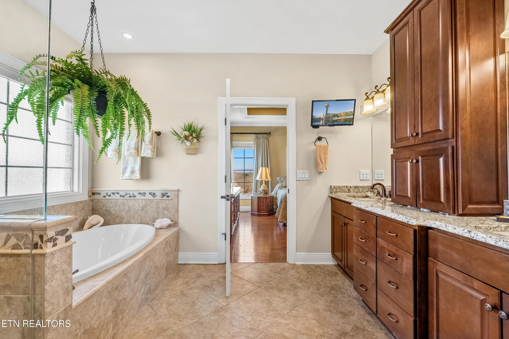 Property Slideshow image 27 of 45 | 117 red hawk dr, Vonore, TN, 37885