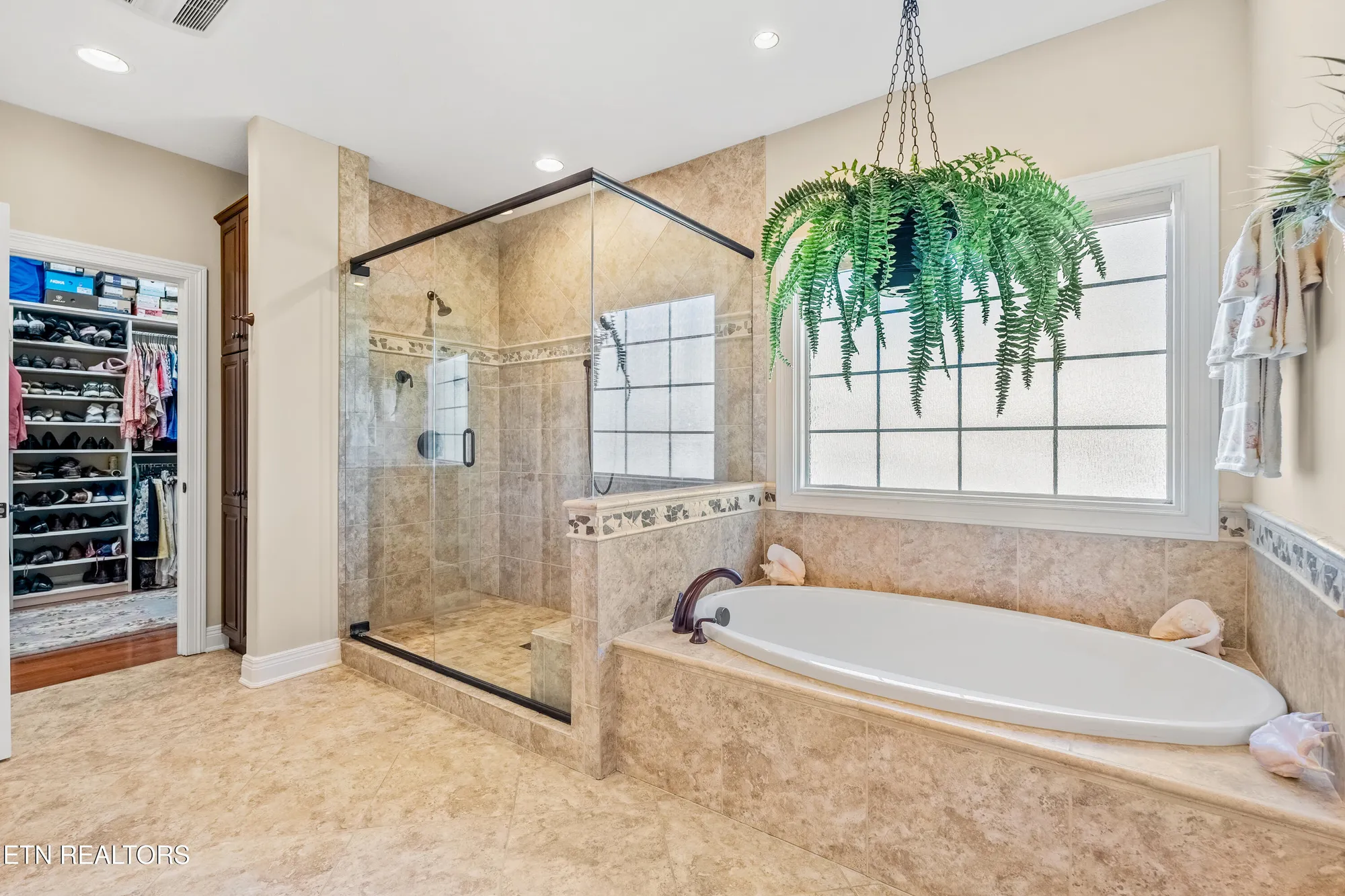 Property Slideshow image 28 of 45 | 117 red hawk dr, Vonore, TN, 37885