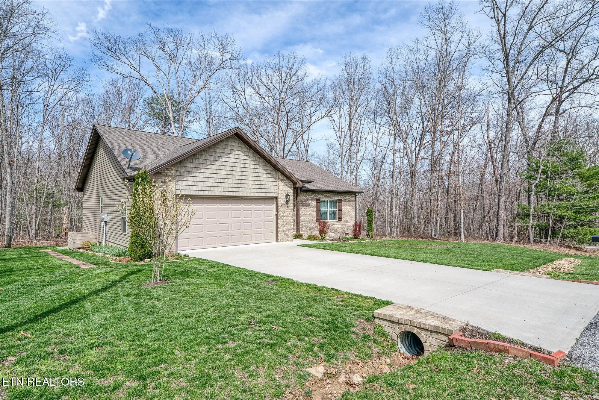 Property Slideshow image 4 of 34 | 138 hunterwood ln, Crossville, TN, 38558