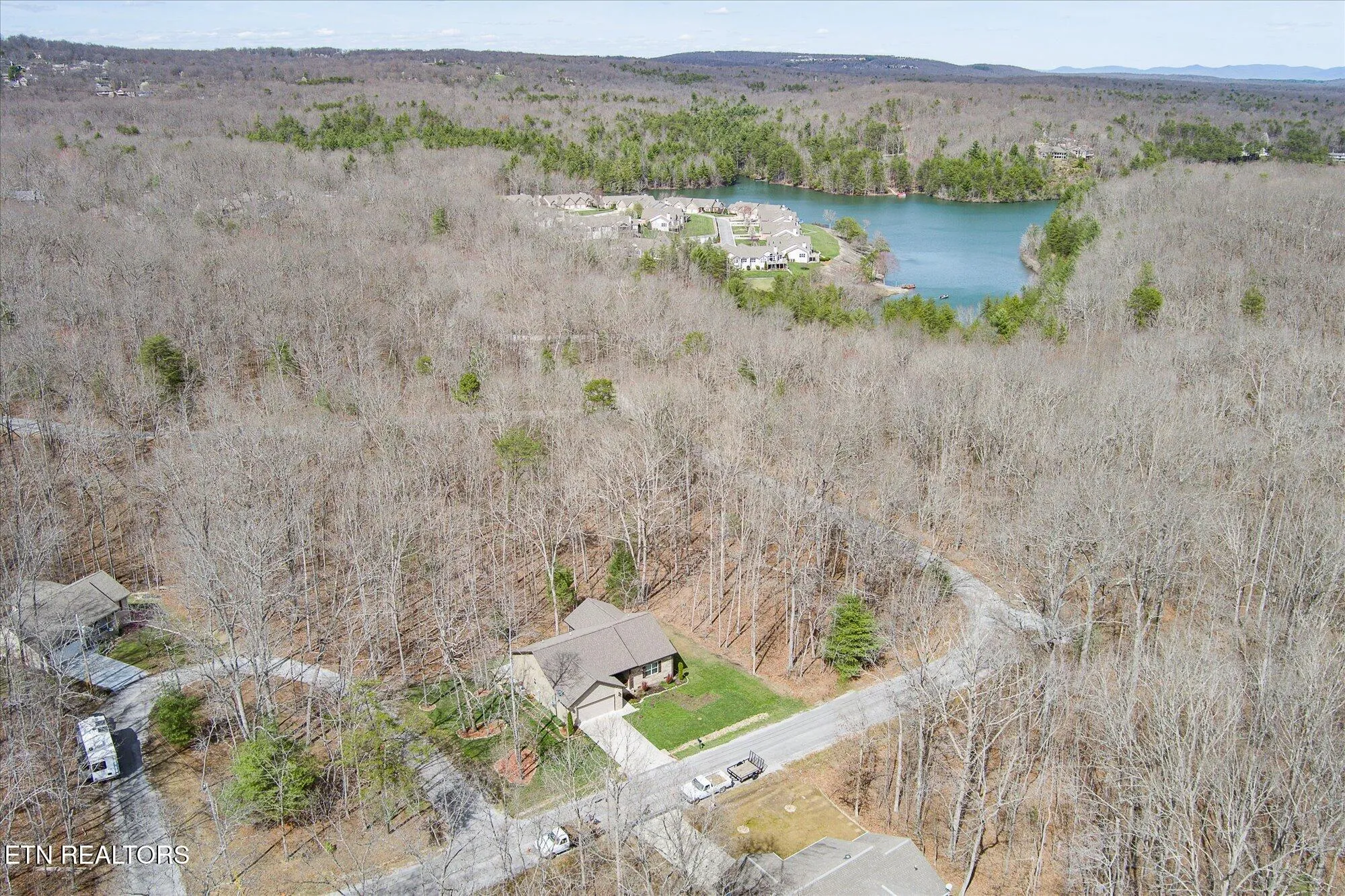 Property Slideshow image 12 of 34 | 138 hunterwood ln, Crossville, TN, 38558