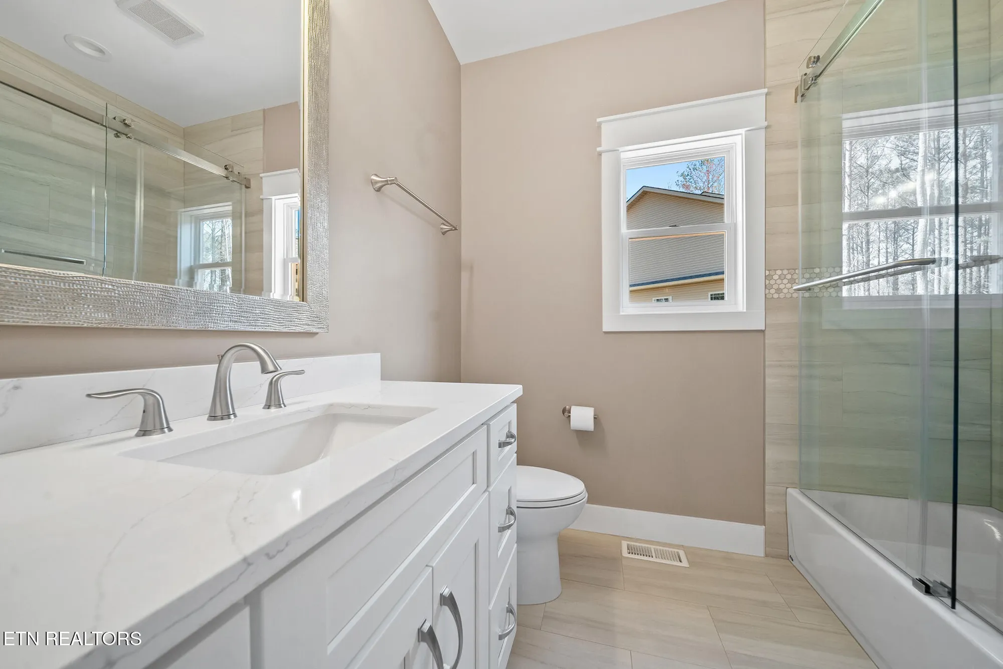 Property Slideshow image 24 of 42 | 214 cheeyo trce, Loudon, TN, 37774