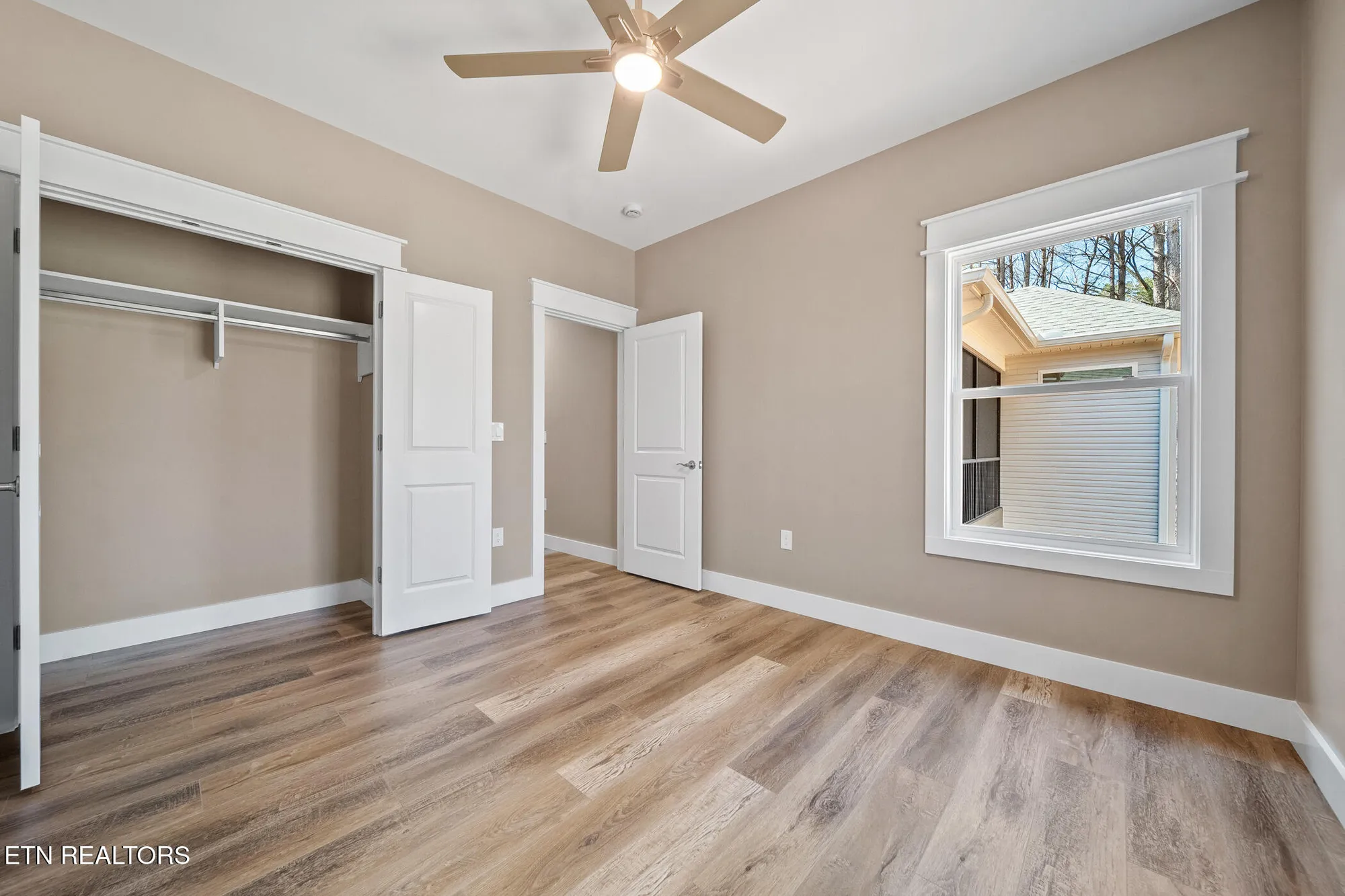 Property Slideshow image 25 of 42 | 214 cheeyo trce, Loudon, TN, 37774