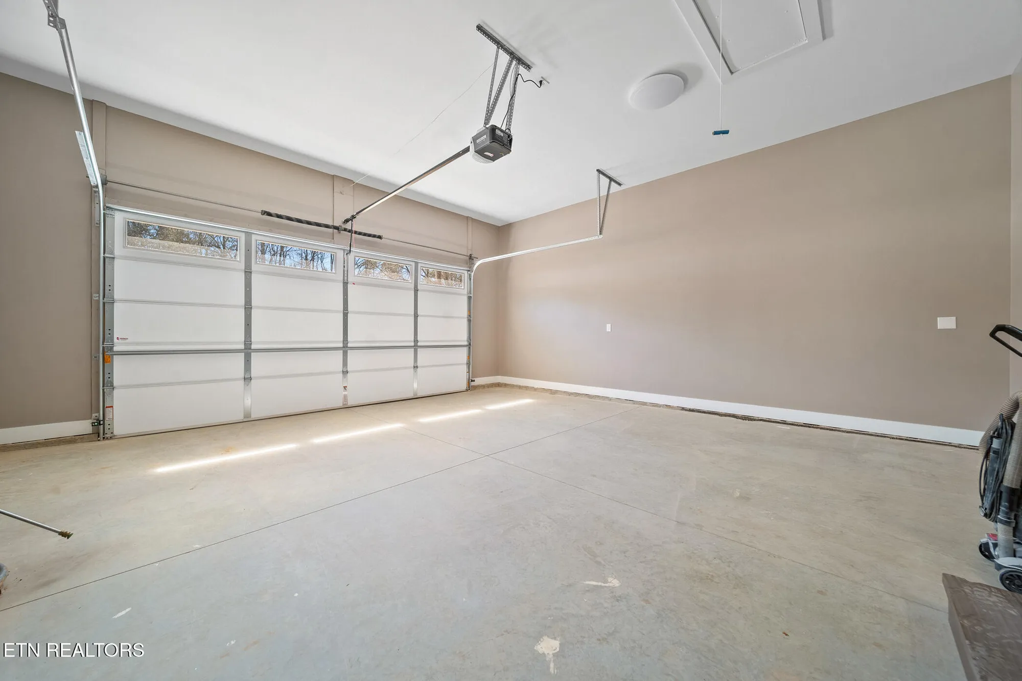 Property Slideshow image 39 of 42 | 214 cheeyo trce, Loudon, TN, 37774