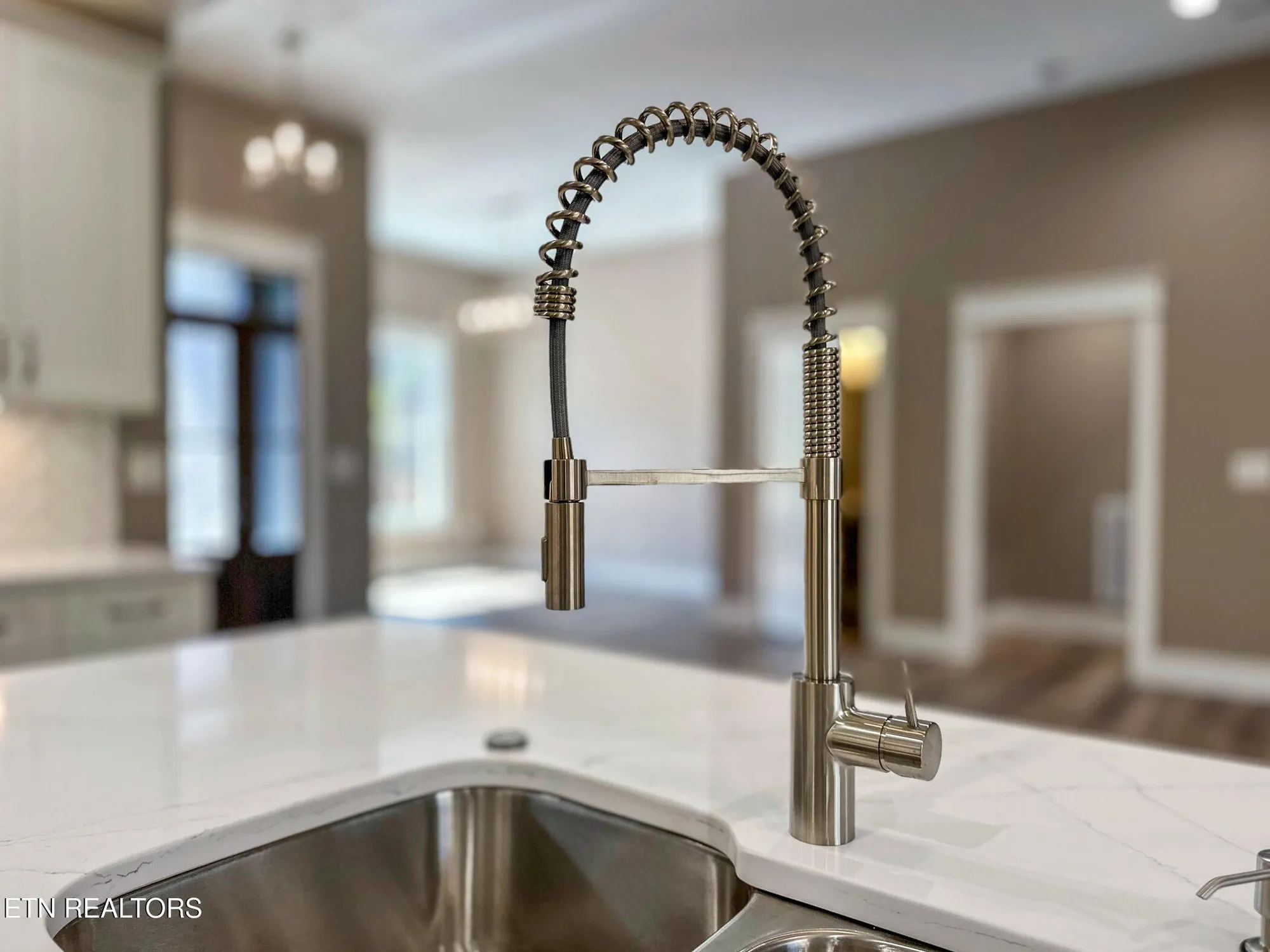 Property Slideshow image 11 of 42 | 214 cheeyo trce, Loudon, TN, 37774