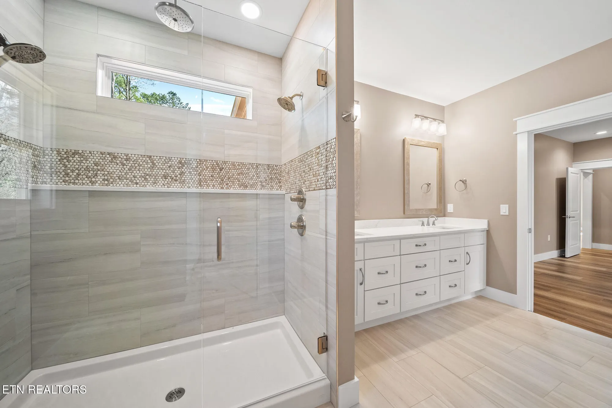 Property Slideshow image 14 of 42 | 214 cheeyo trce, Loudon, TN, 37774