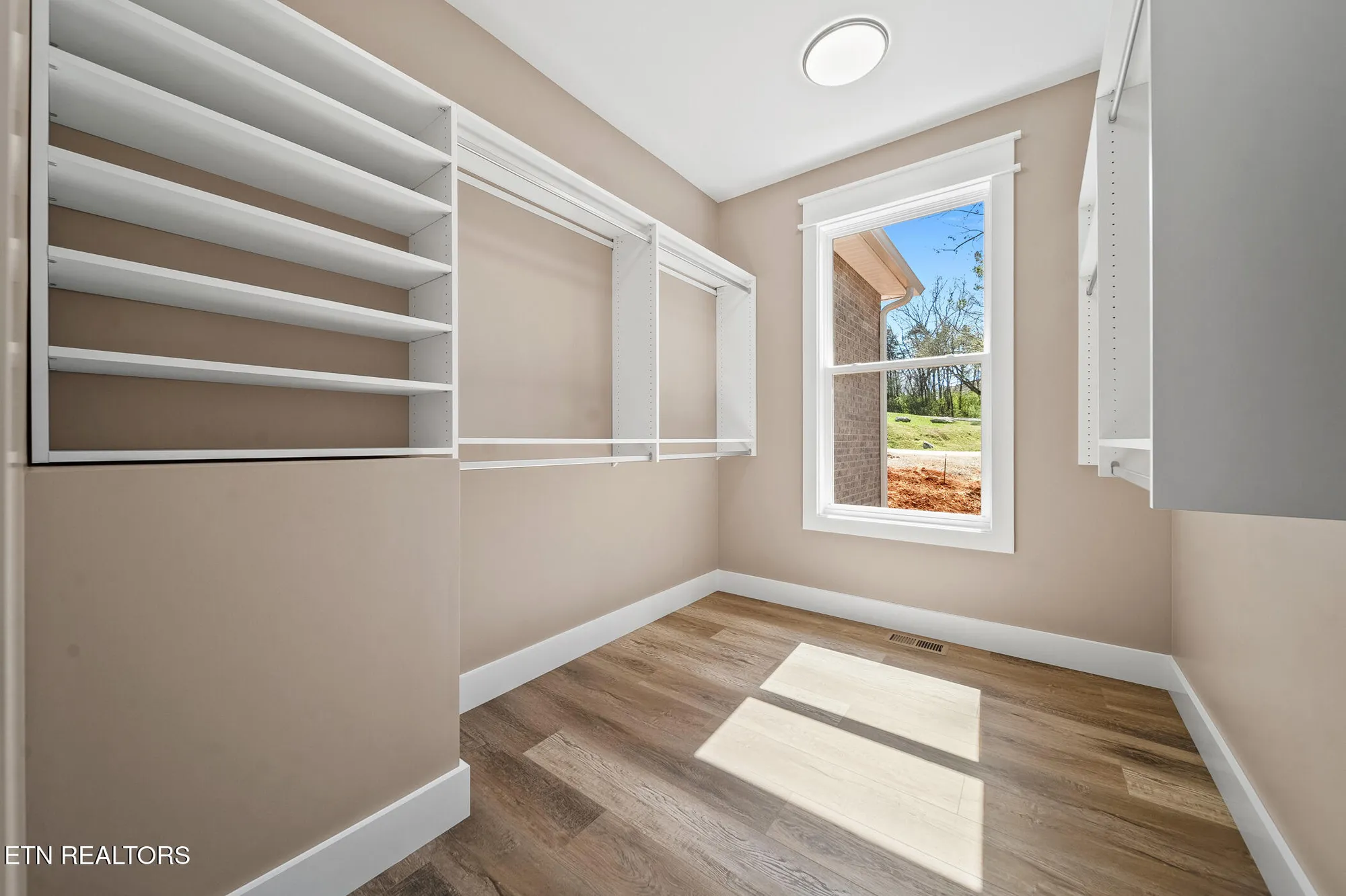 Property Slideshow image 18 of 42 | 214 cheeyo trce, Loudon, TN, 37774