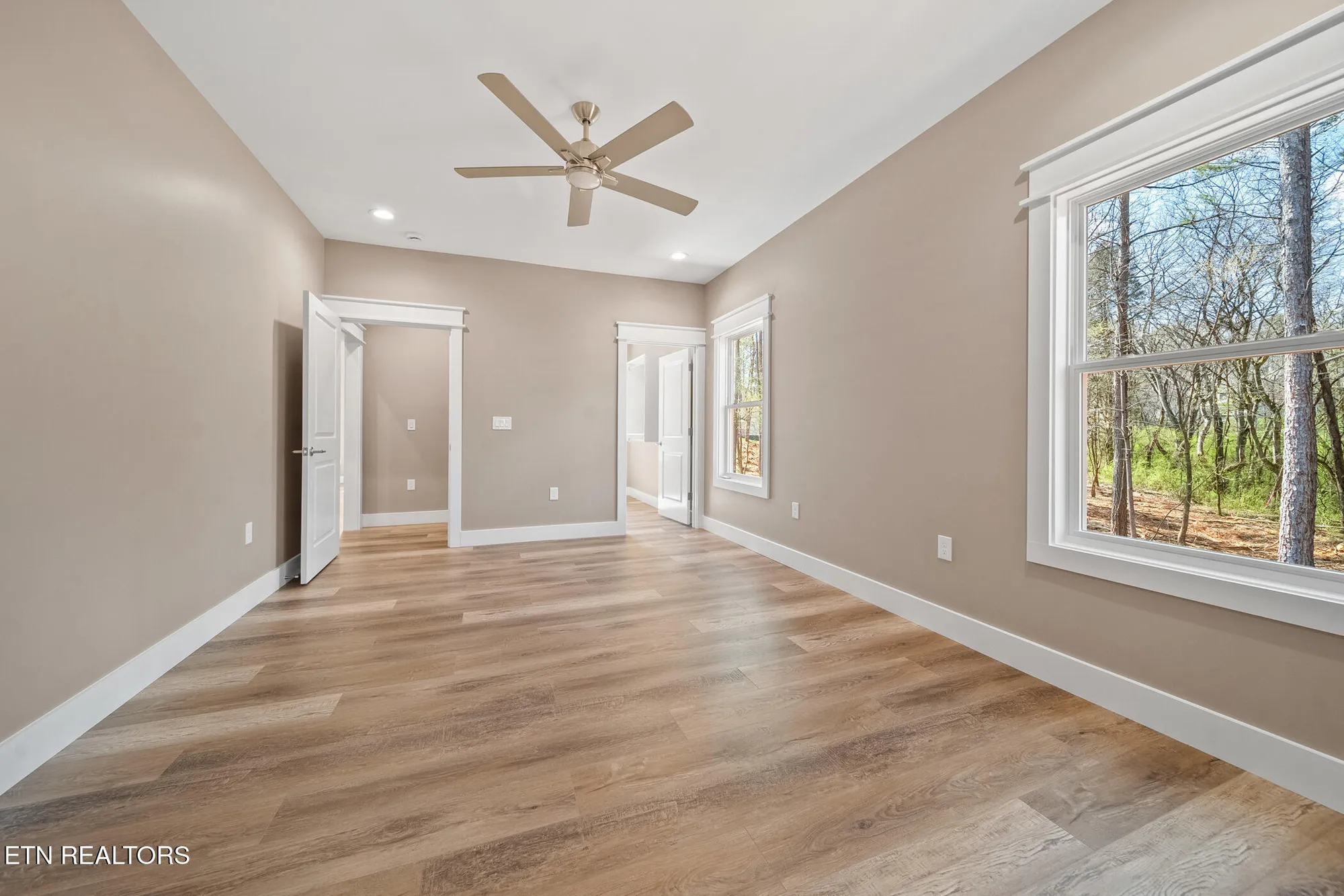 Property Slideshow image 16 of 42 | 214 cheeyo trce, Loudon, TN, 37774