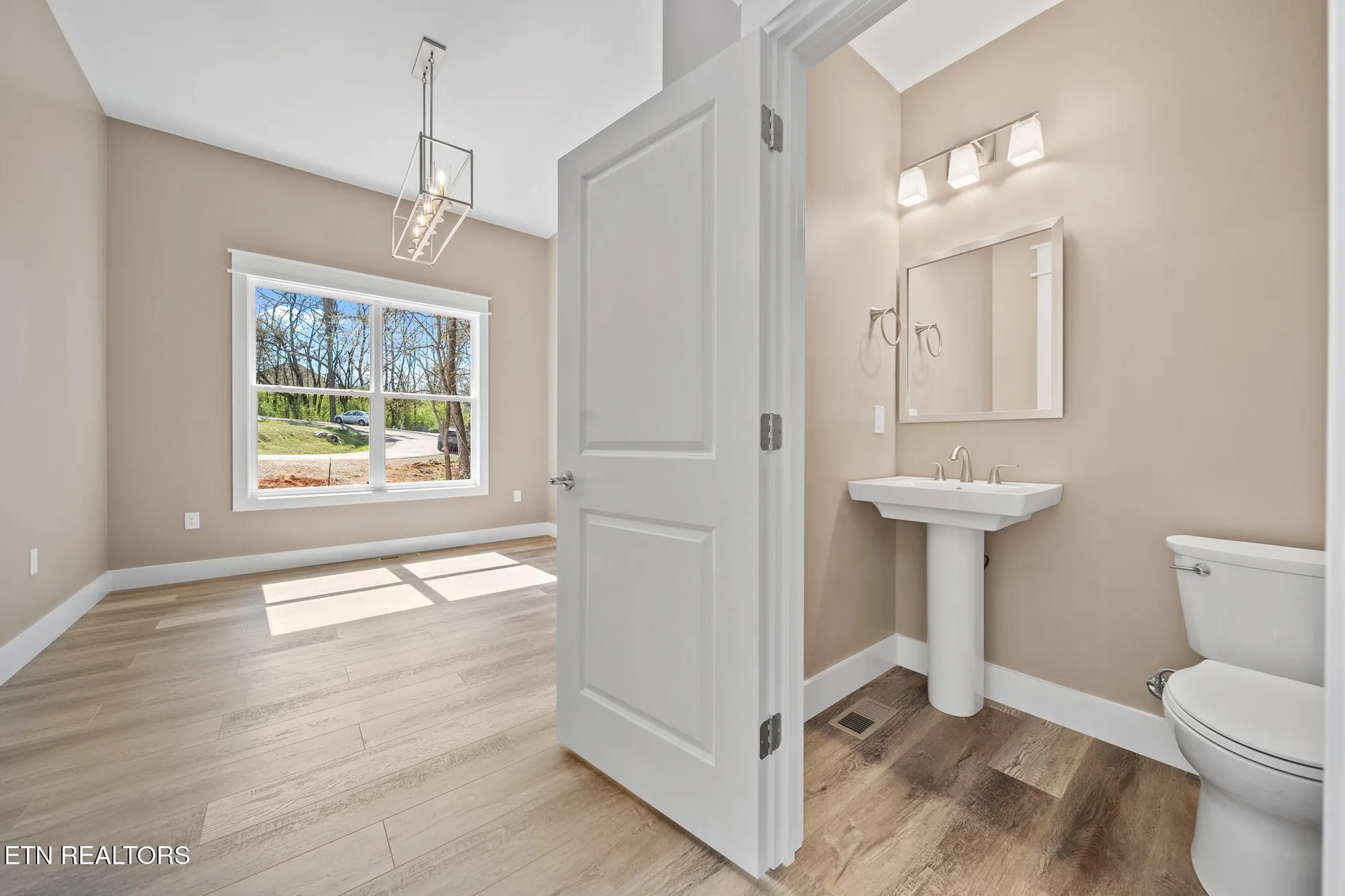 Property Slideshow image 23 of 42 | 214 cheeyo trce, Loudon, TN, 37774