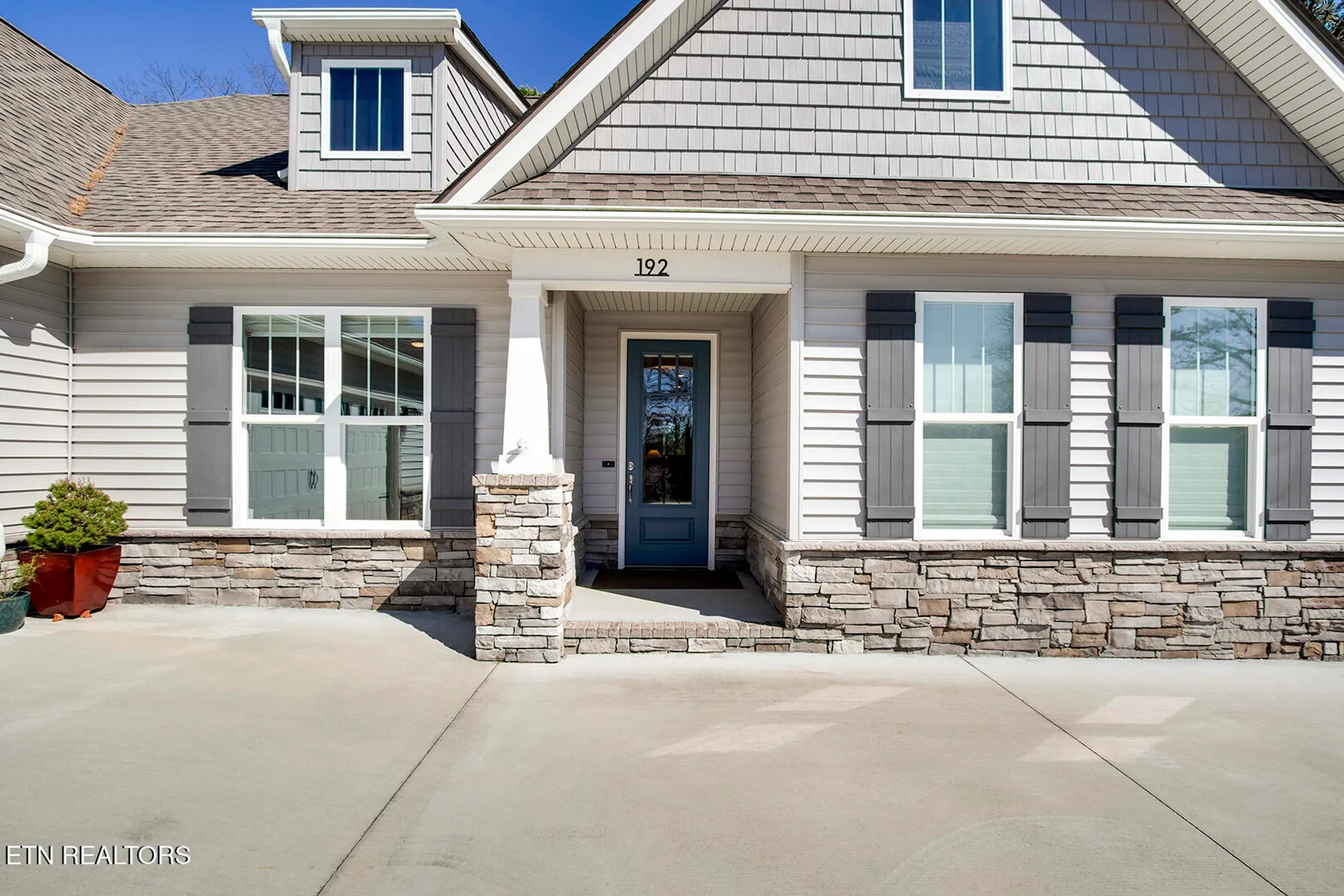 Property Slideshow image 5 of 59 | 192 amohi way, Loudon, TN, 37774