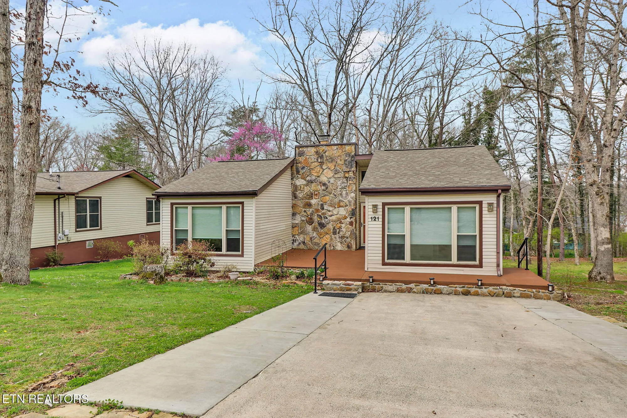 Property Slideshow image 1 of 32 | 121 lakeshire dr, Crossville, TN, 38558