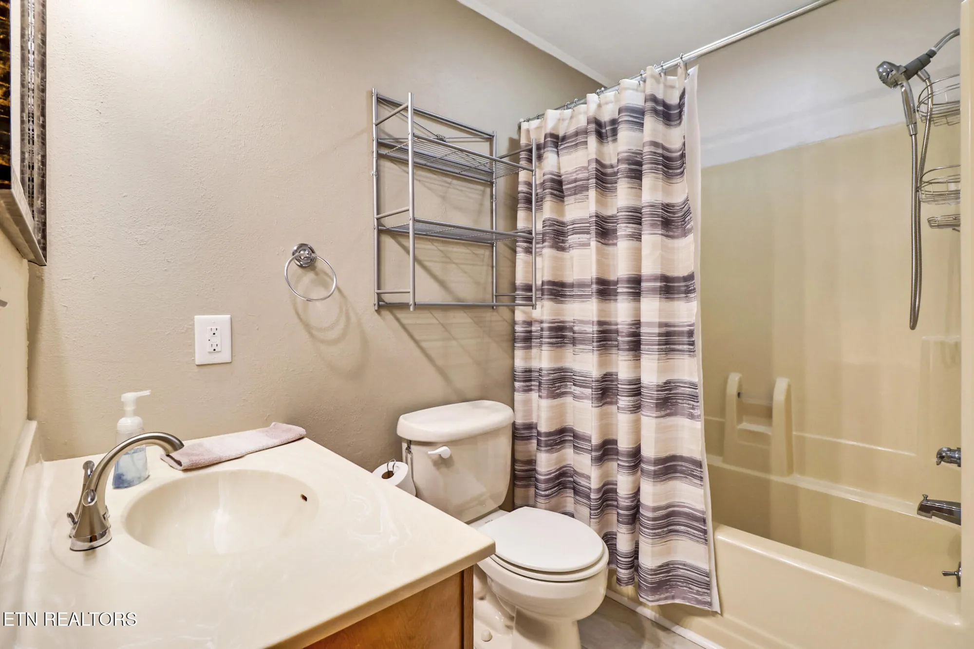 Property Slideshow image 20 of 32 | 121 lakeshire dr, Crossville, TN, 38558