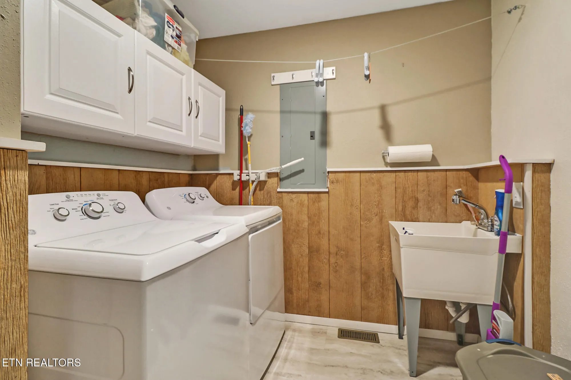 Property Slideshow image 21 of 32 | 121 lakeshire dr, Crossville, TN, 38558