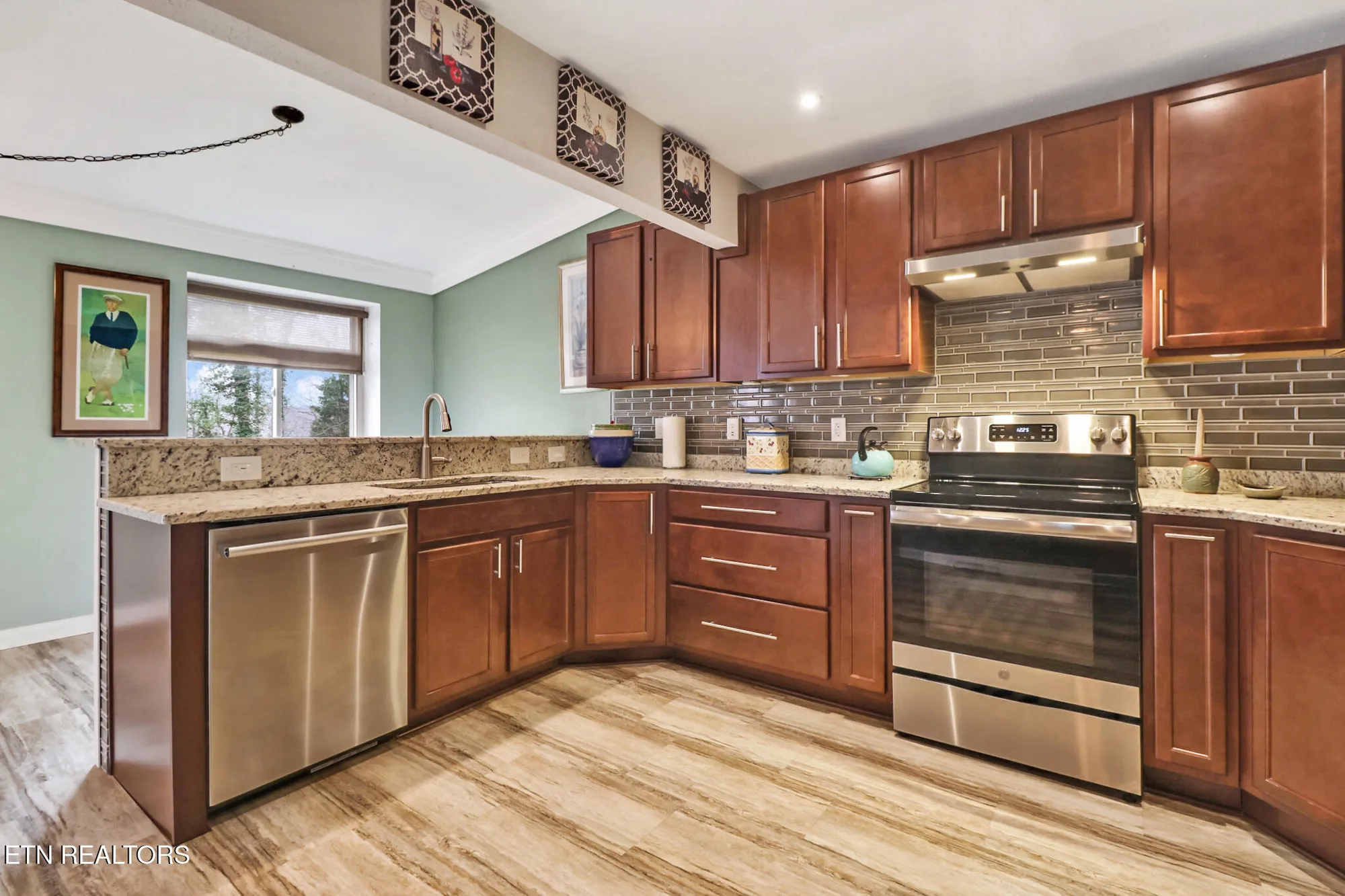 Property Slideshow image 15 of 32 | 121 lakeshire dr, Crossville, TN, 38558