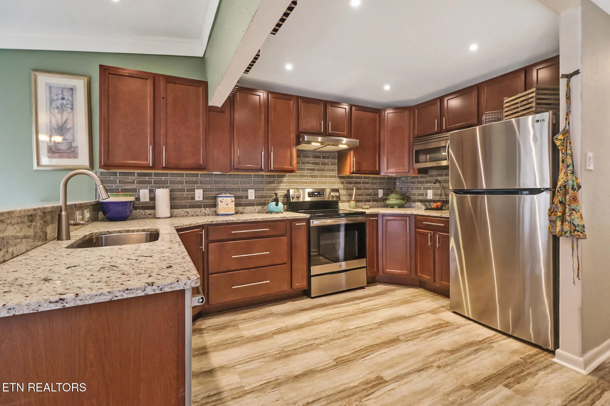 Property Slideshow image 16 of 32 | 121 lakeshire dr, Crossville, TN, 38558