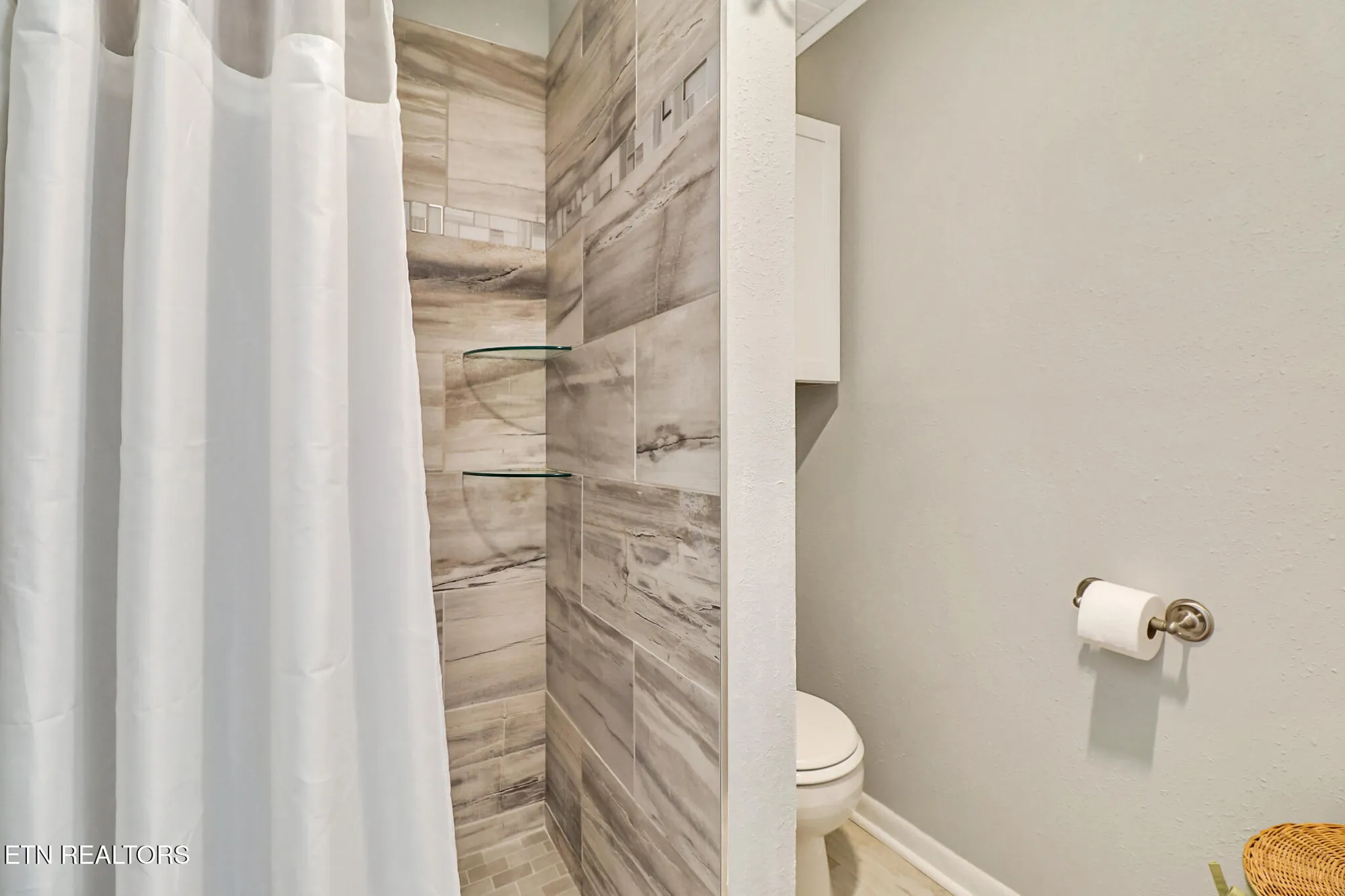 Property Slideshow image 25 of 32 | 121 lakeshire dr, Crossville, TN, 38558